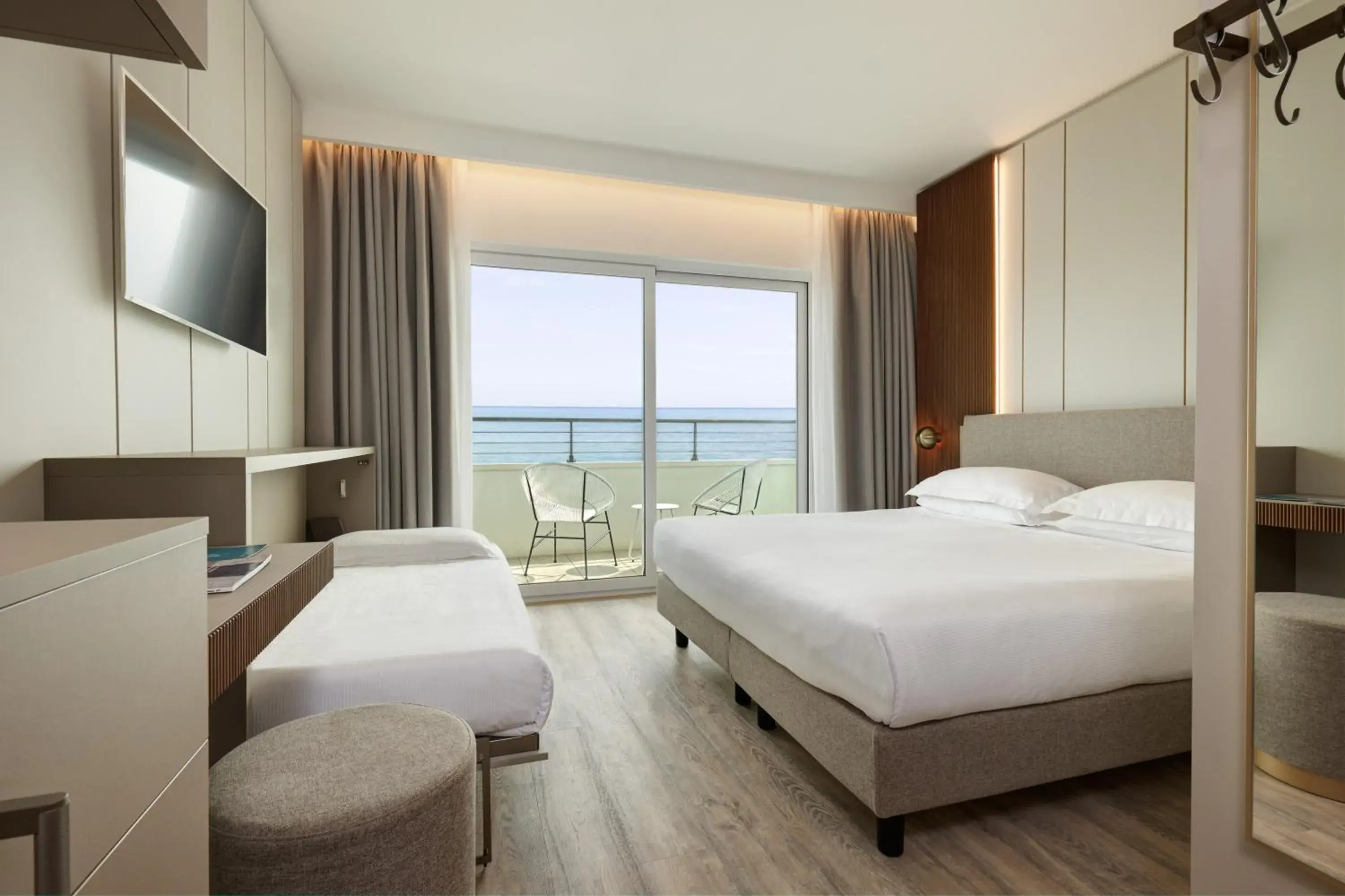 Double Room with Extra Bed and Sea View in Adriatic Palace Hotel Double Room with Extra Bed and Sea View in Adriatic Palace Hotel