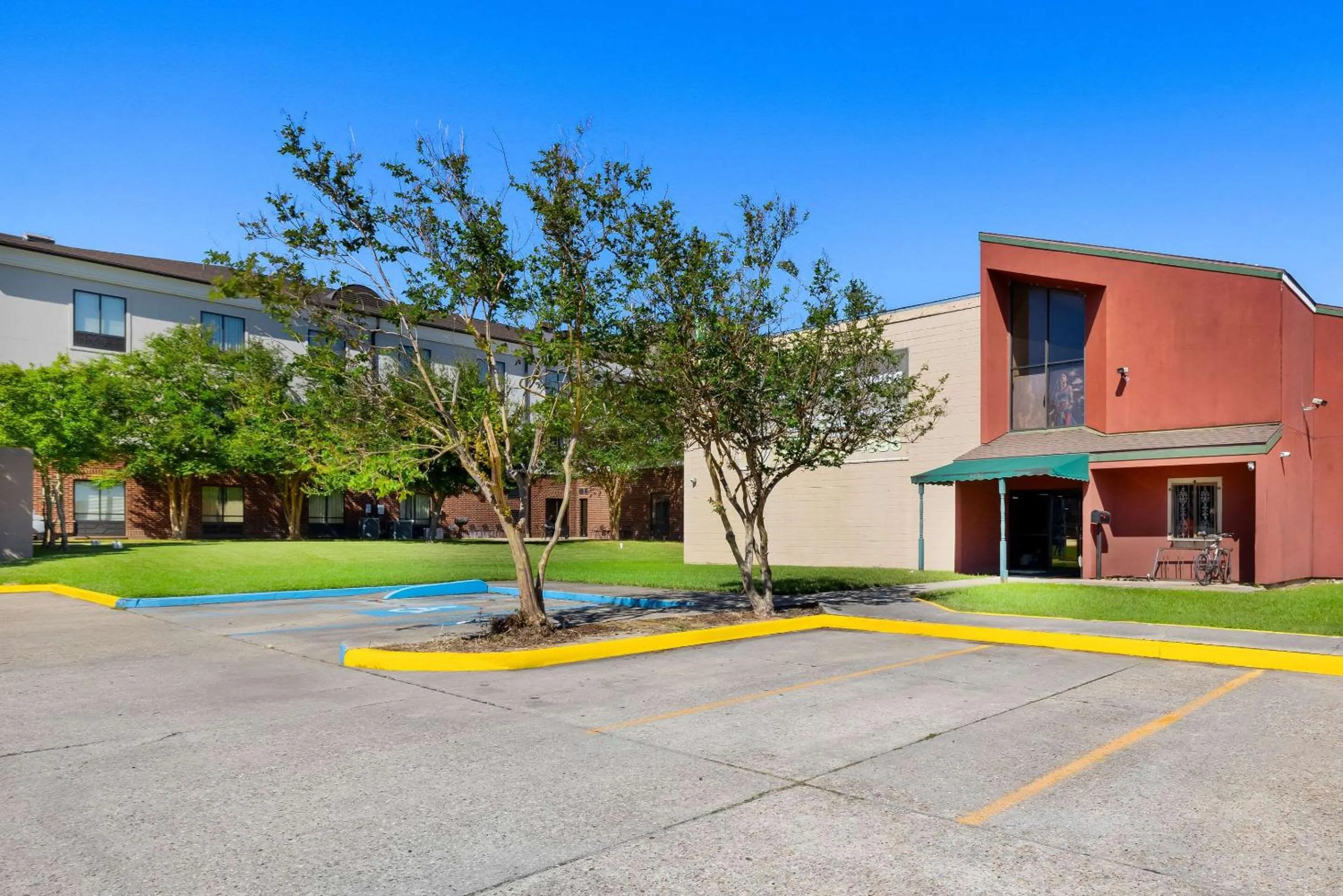 Property building in Quality Inn Morgan City