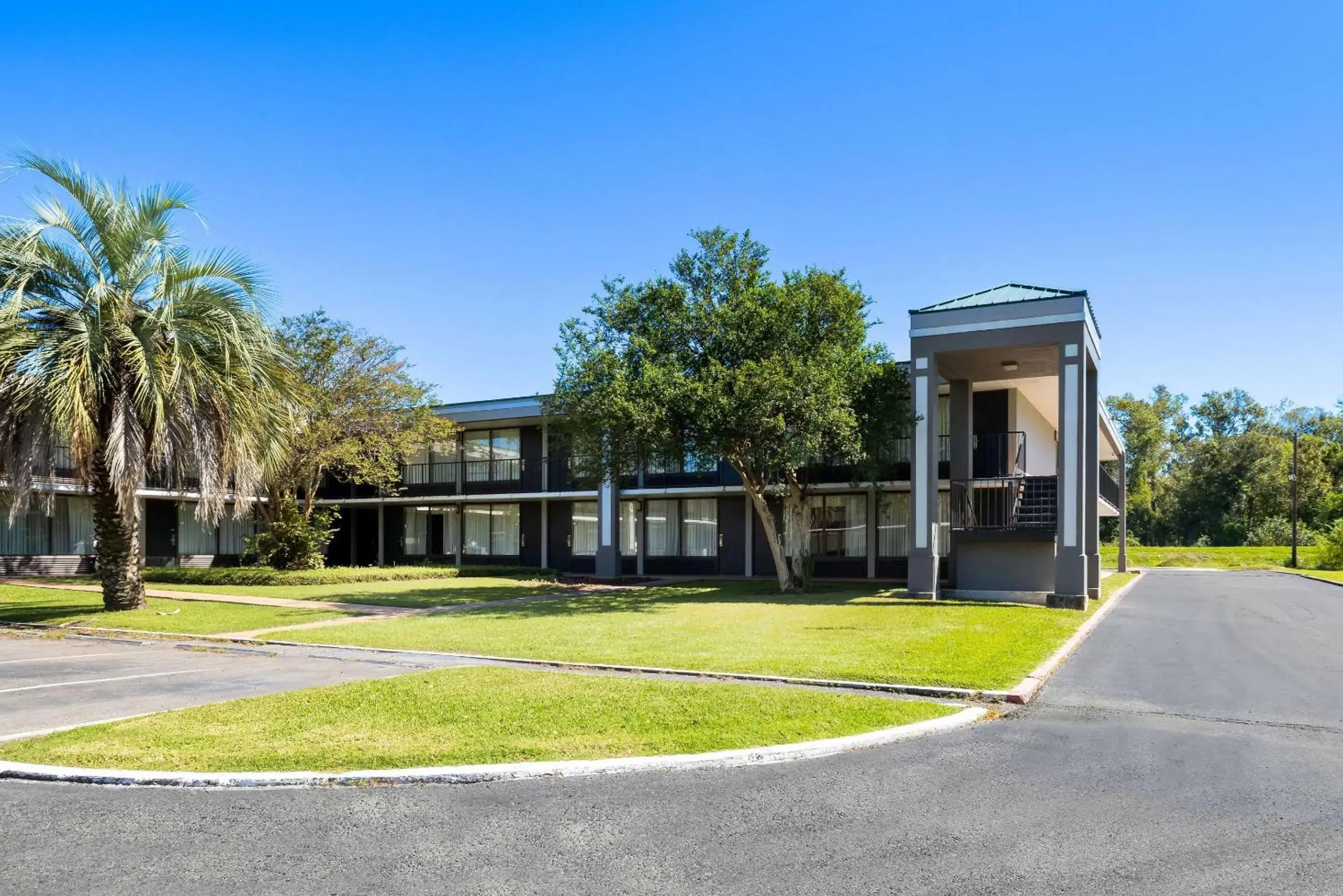 Property building in Quality Inn Morgan City Property building in Quality Inn Morgan City