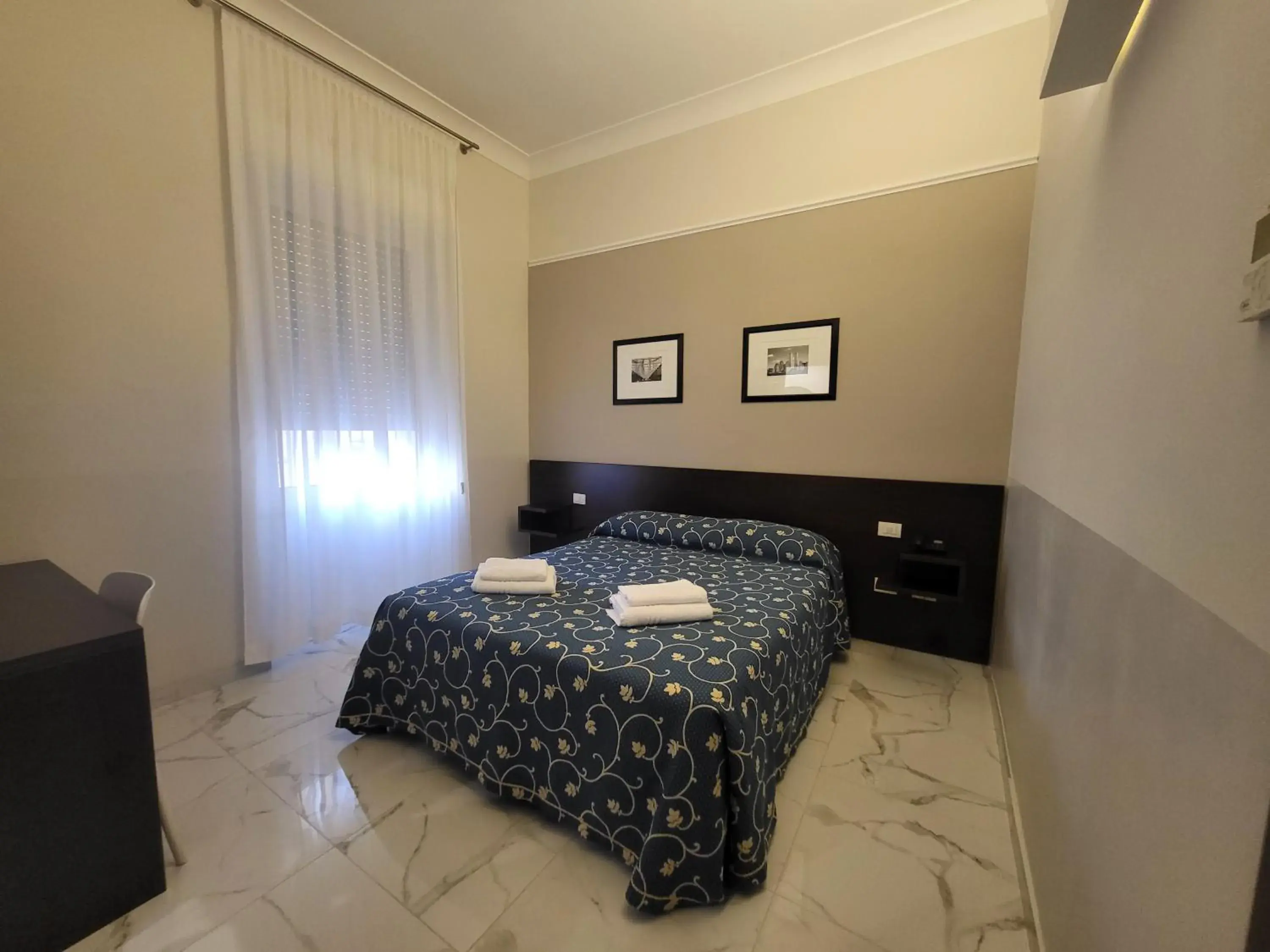 Bedroom, Bed in Club Hotel Bedroom, Bed in Club Hotel