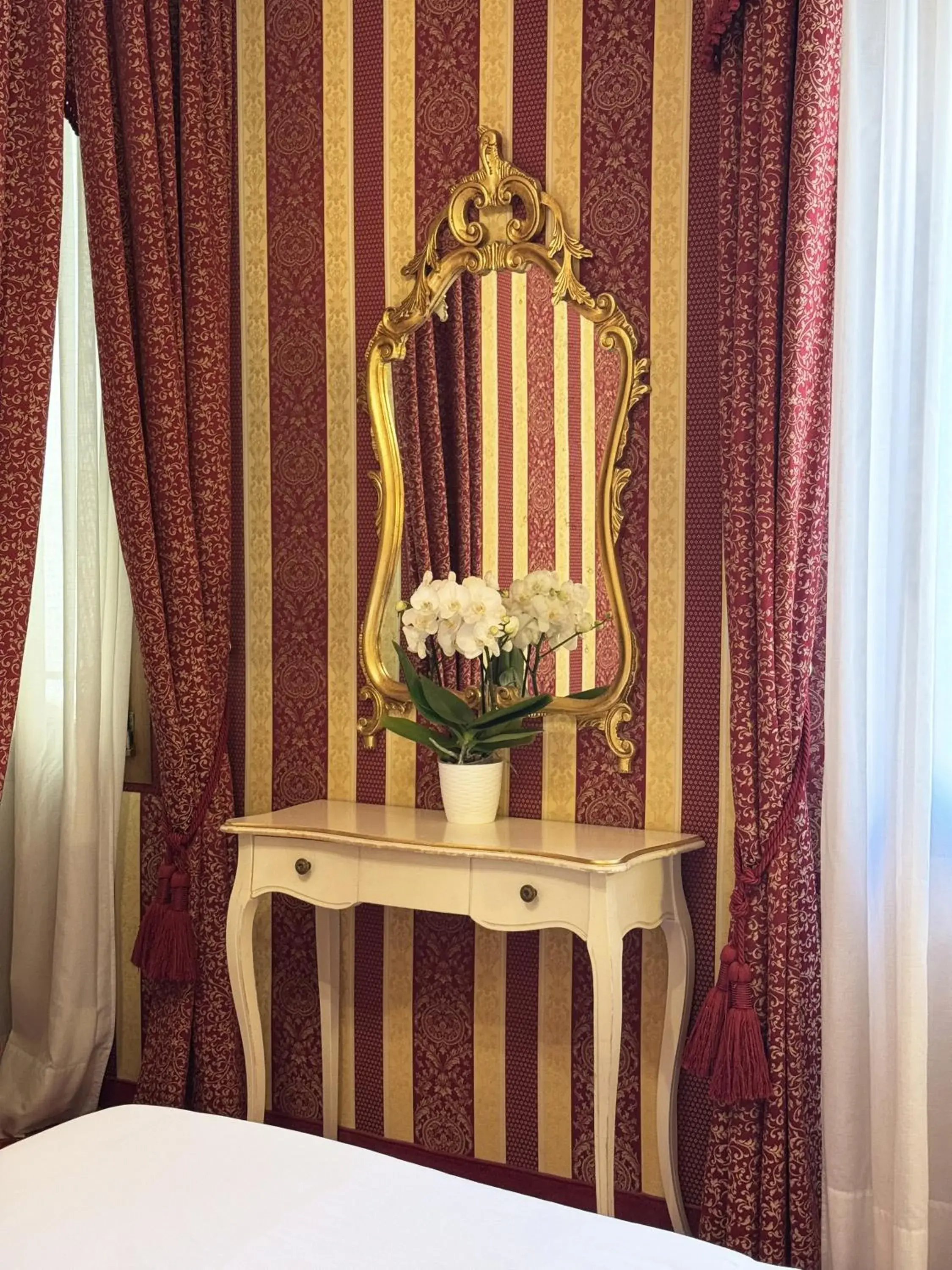 Decorative detail, Bed in Hotel Alcyone Decorative detail, Bed in Hotel Alcyone