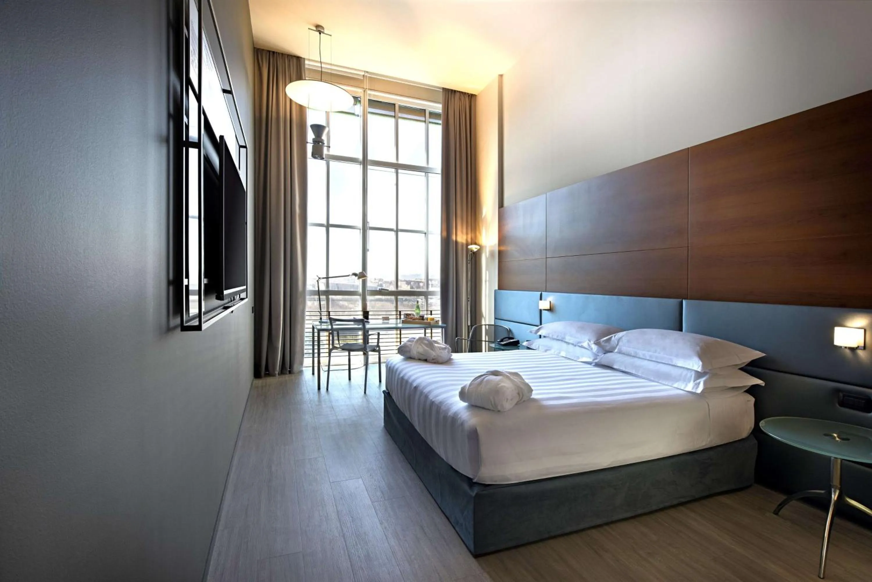 Bedroom, Bed in DoubleTree by Hilton Turin Lingotto
