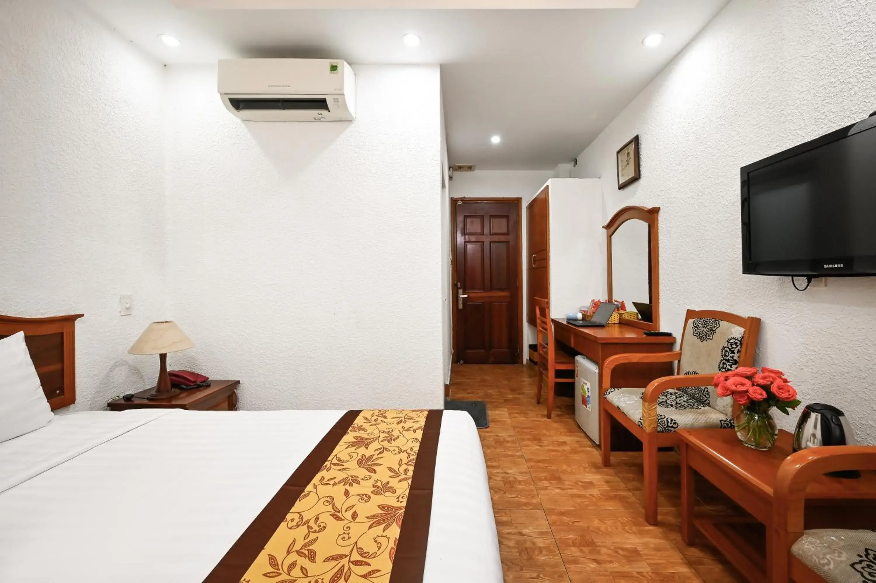 Bedroom, Bed in Queen Hotel Saigon Airport Bedroom, Bed in Queen Hotel Saigon Airport