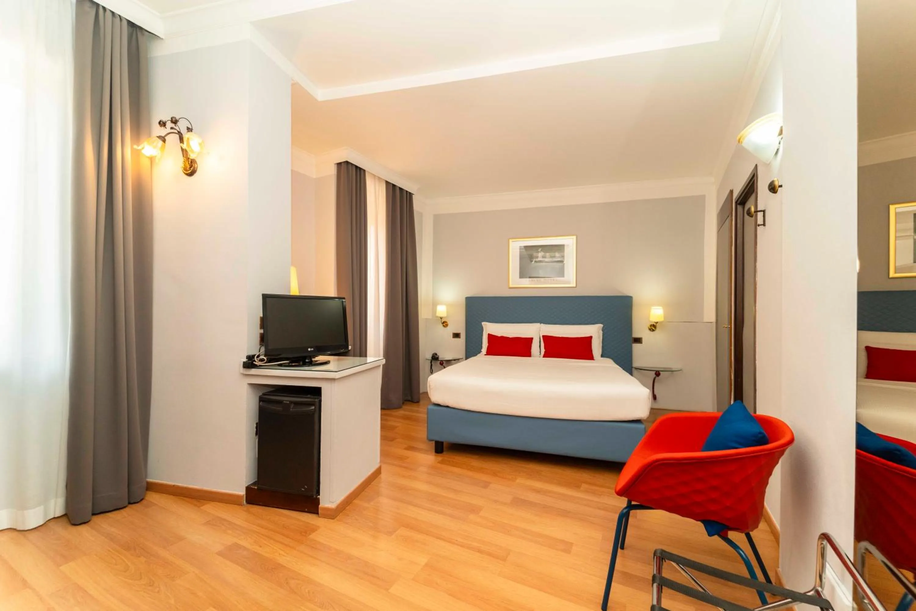 Photo of the whole room, Bed in Hotel Royal Torino Centro Congressi