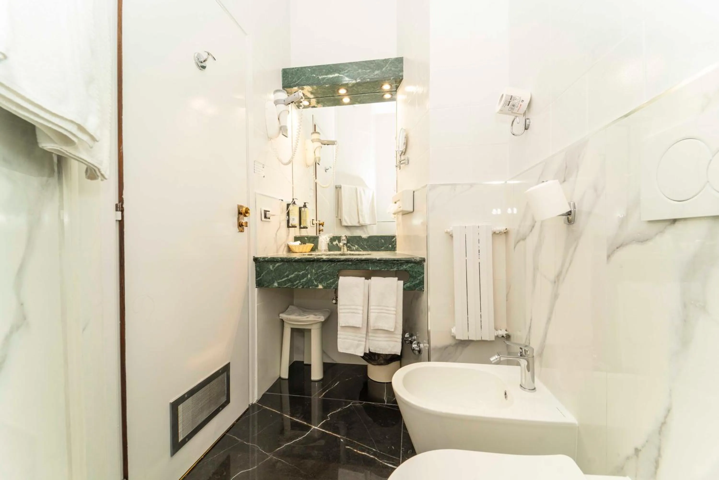 Bathroom in Hotel Royal Torino Centro Congressi