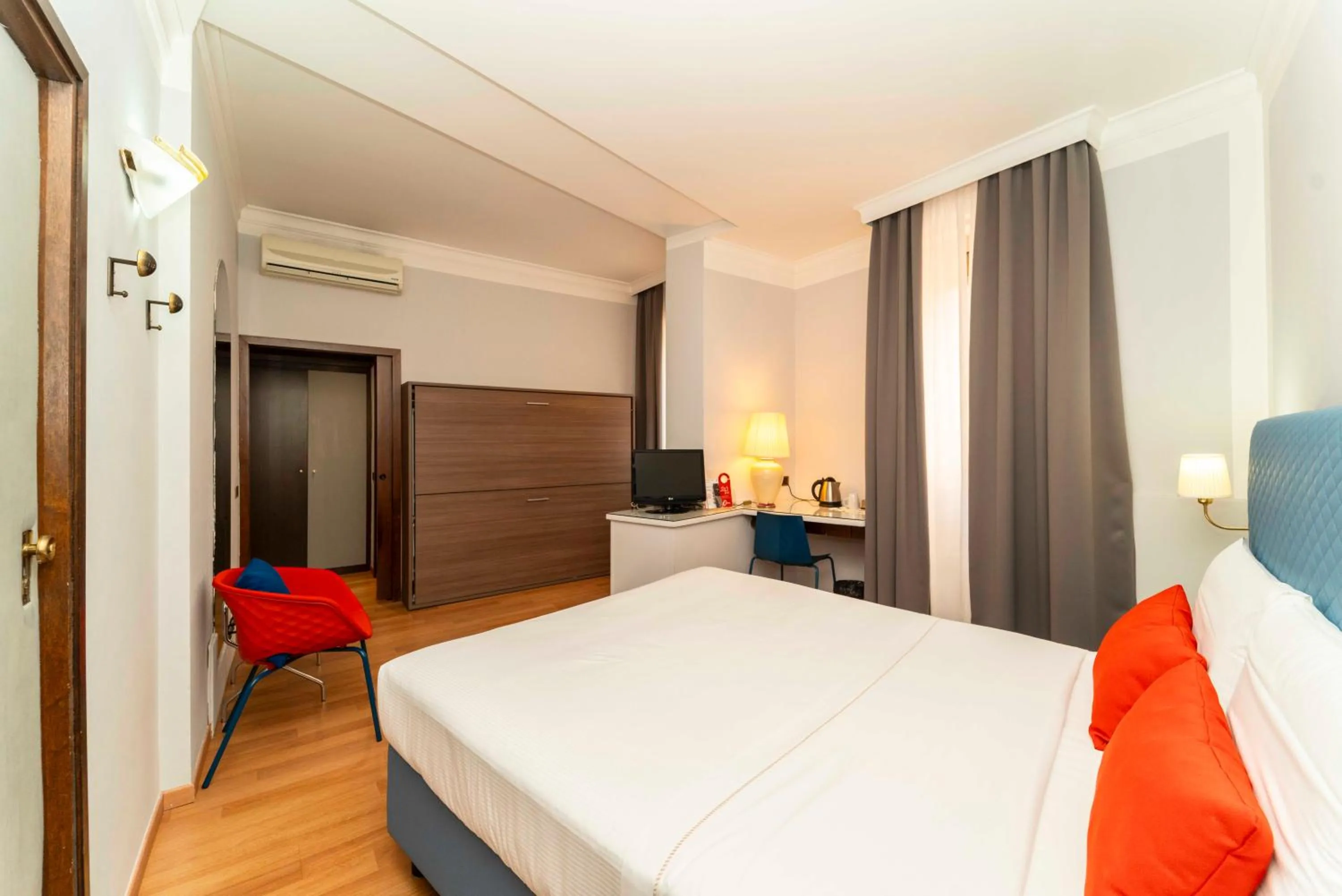 Bedroom, Bed in Hotel Royal Torino Centro Congressi