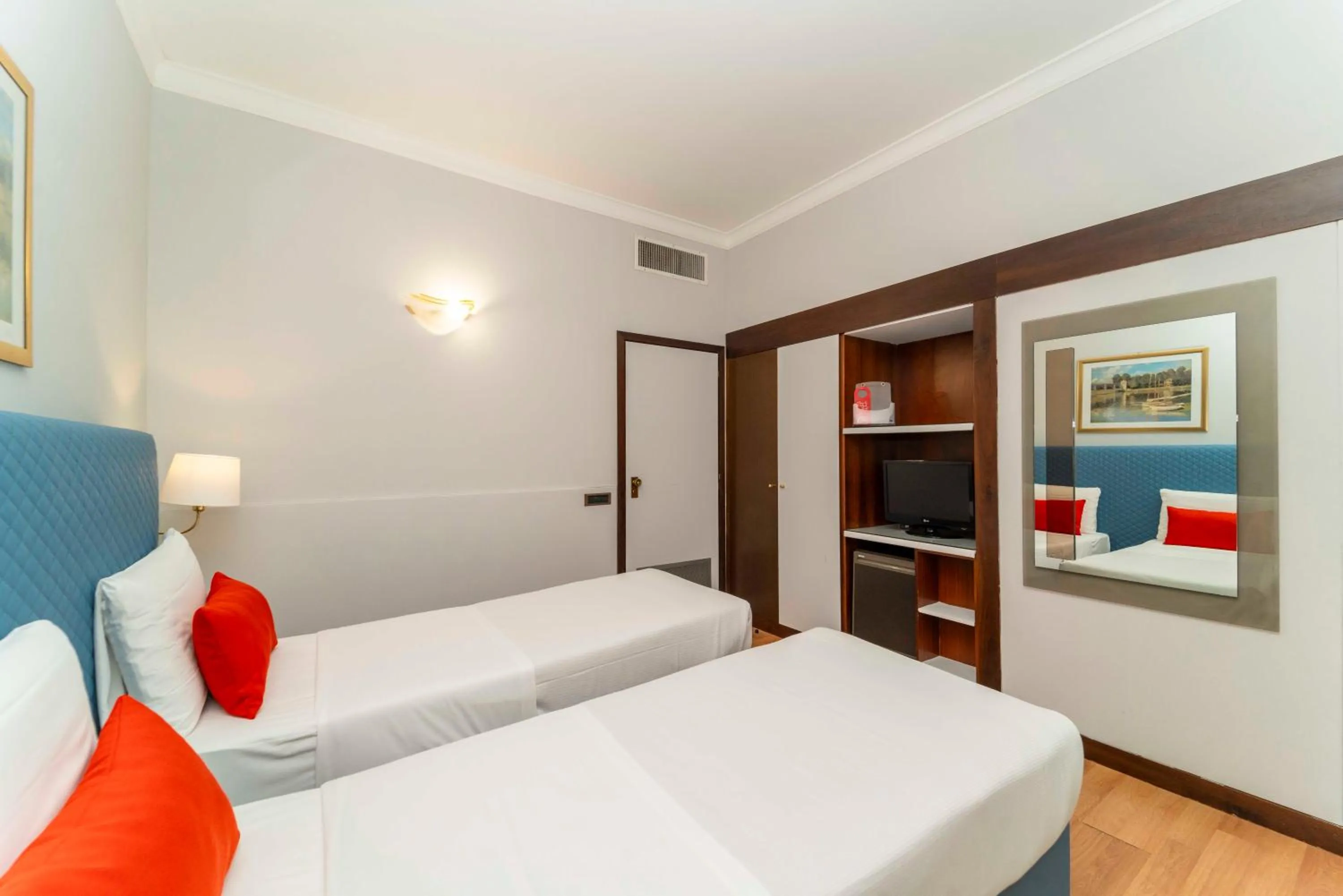 Bedroom, Bed in Hotel Royal Torino Centro Congressi