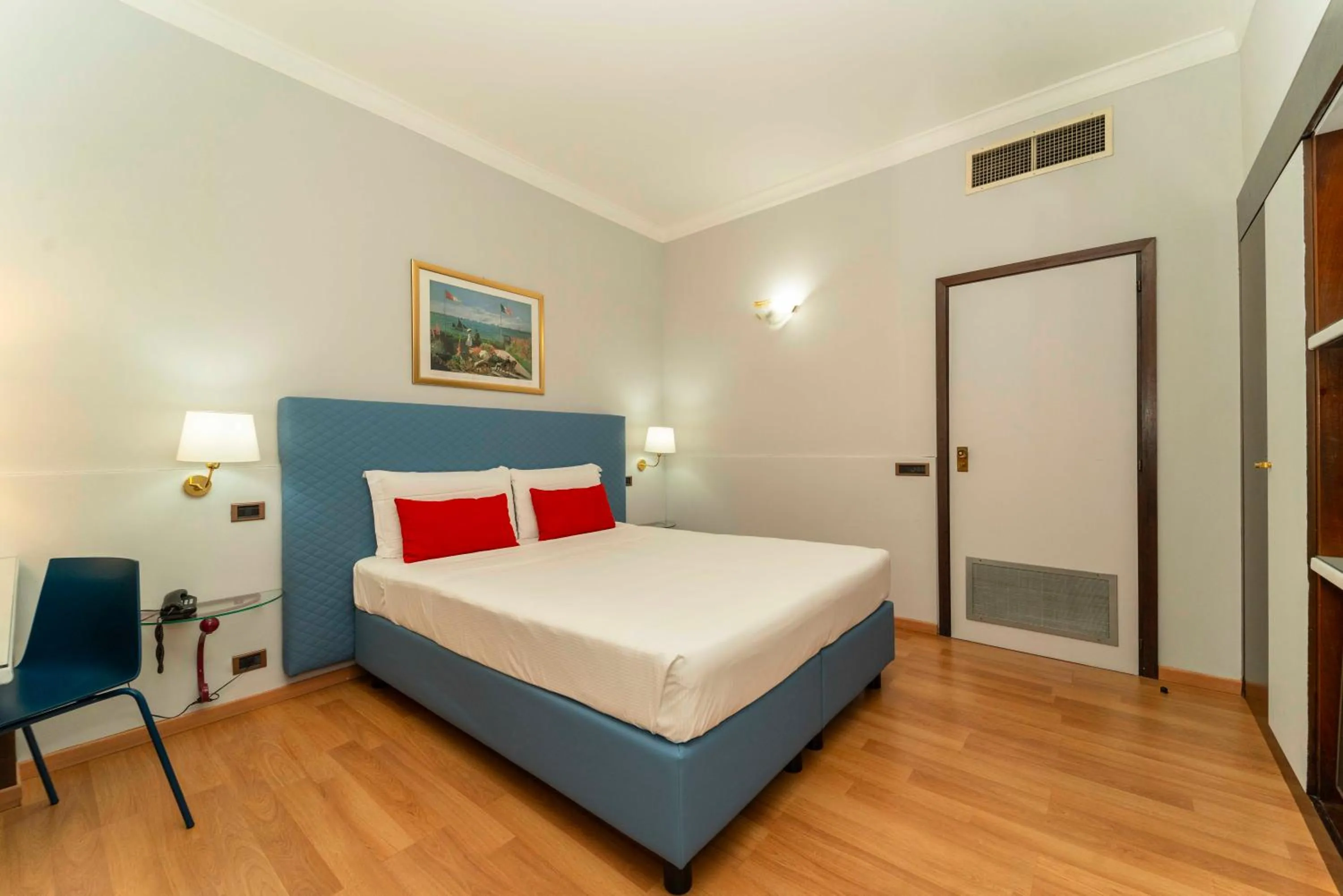 Bedroom, Bed in Hotel Royal Torino Centro Congressi