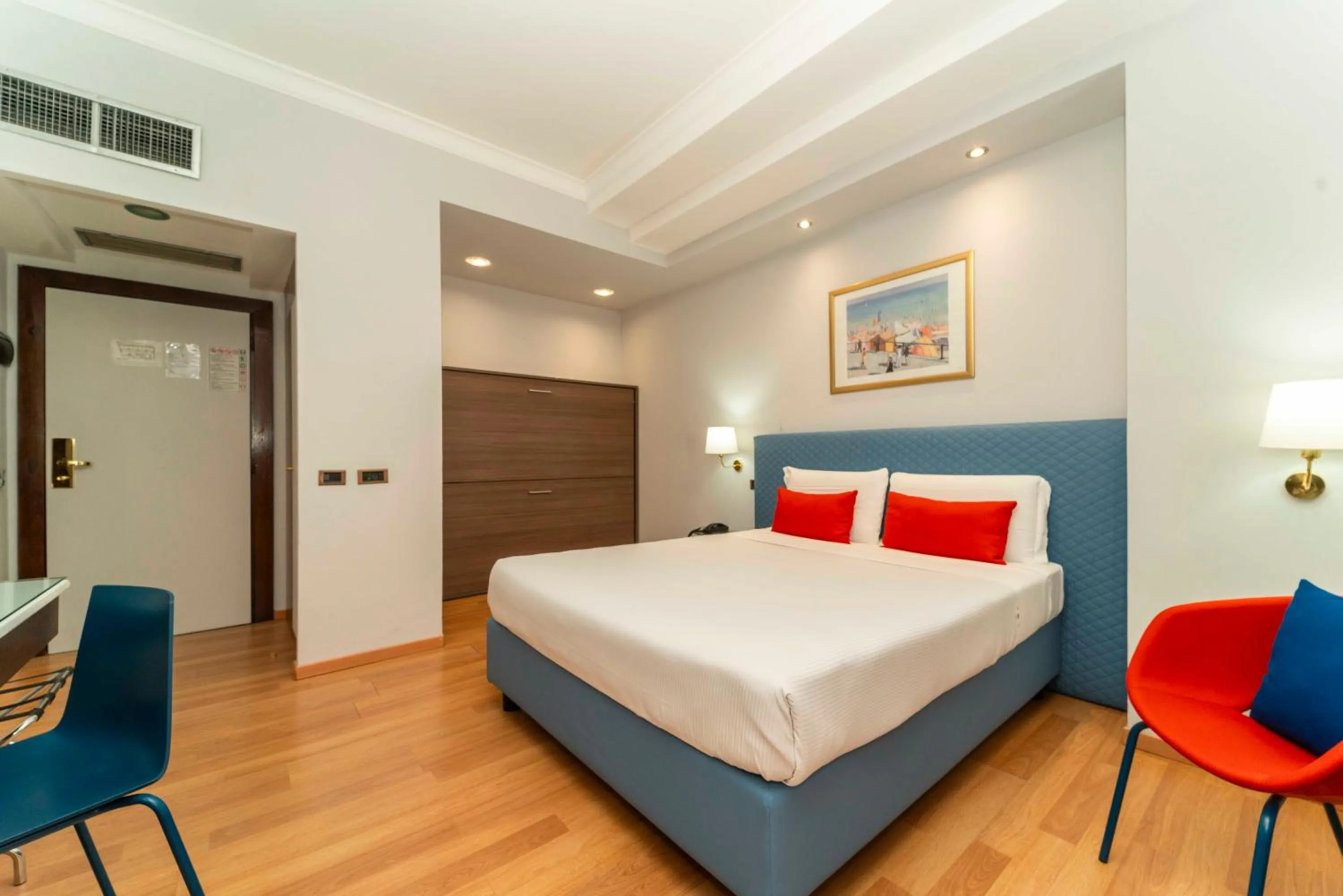 Photo of the whole room, Bed in Hotel Royal Torino Centro Congressi