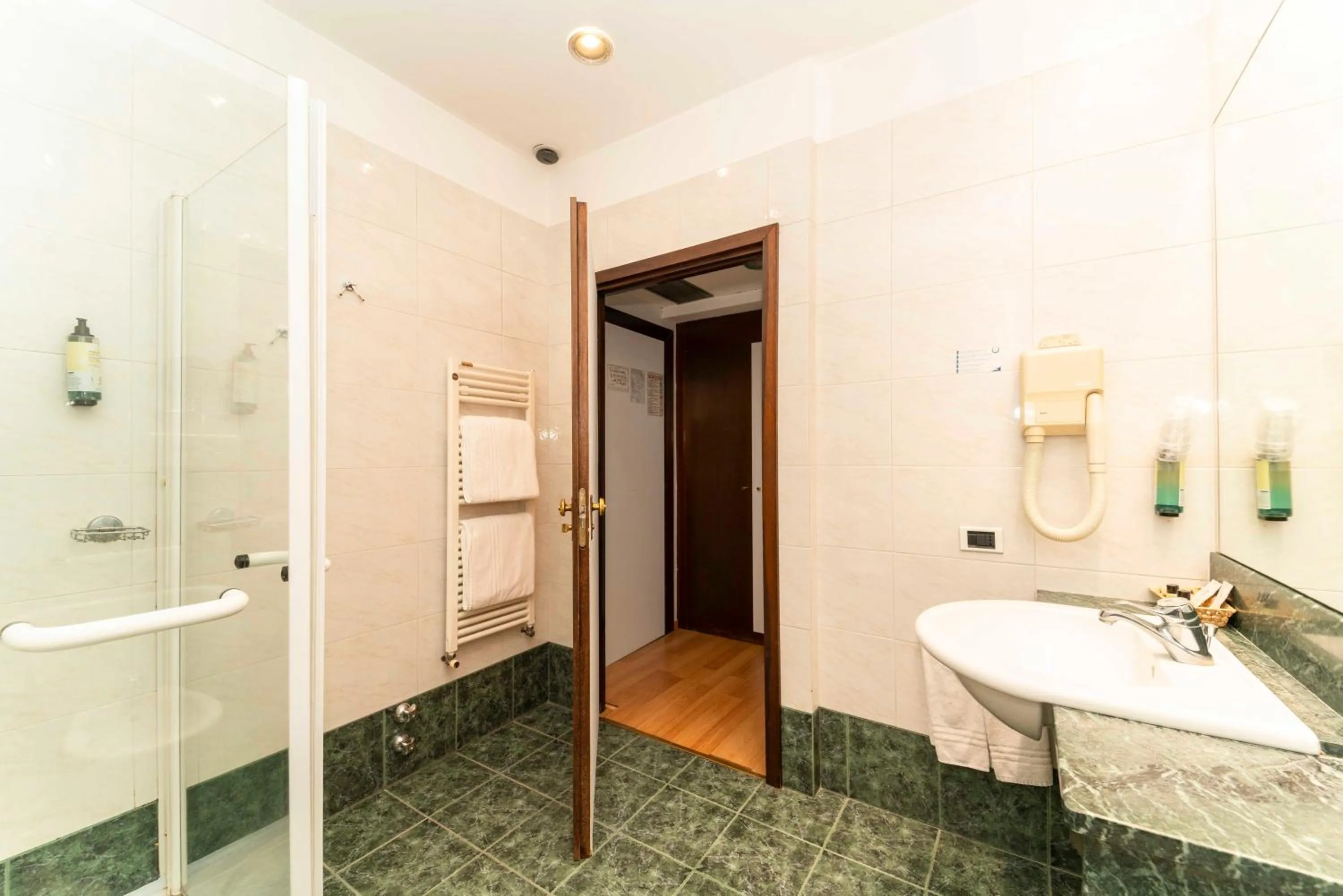 Bathroom in Hotel Royal Torino Centro Congressi