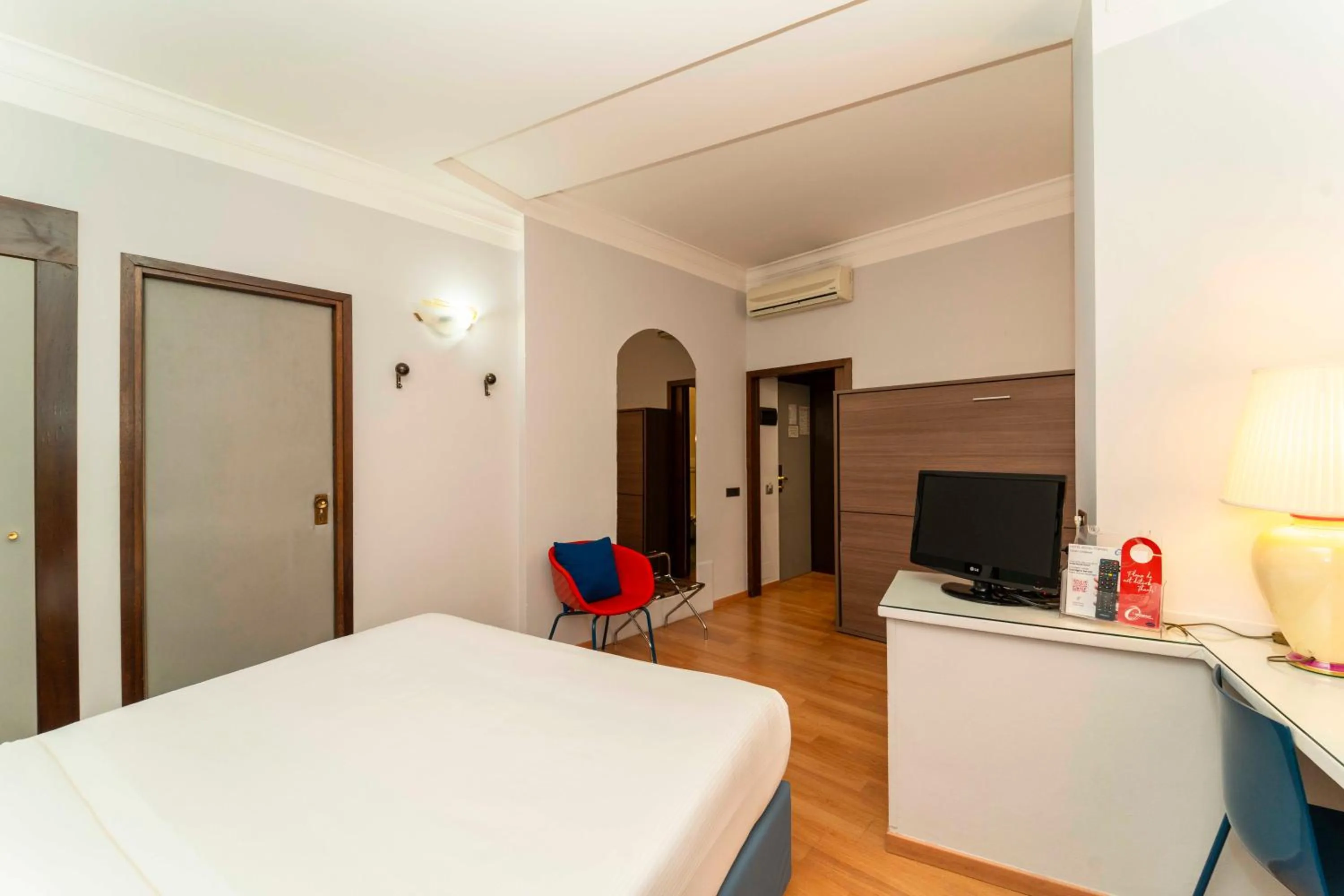 Bedroom, Bed in Hotel Royal Torino Centro Congressi