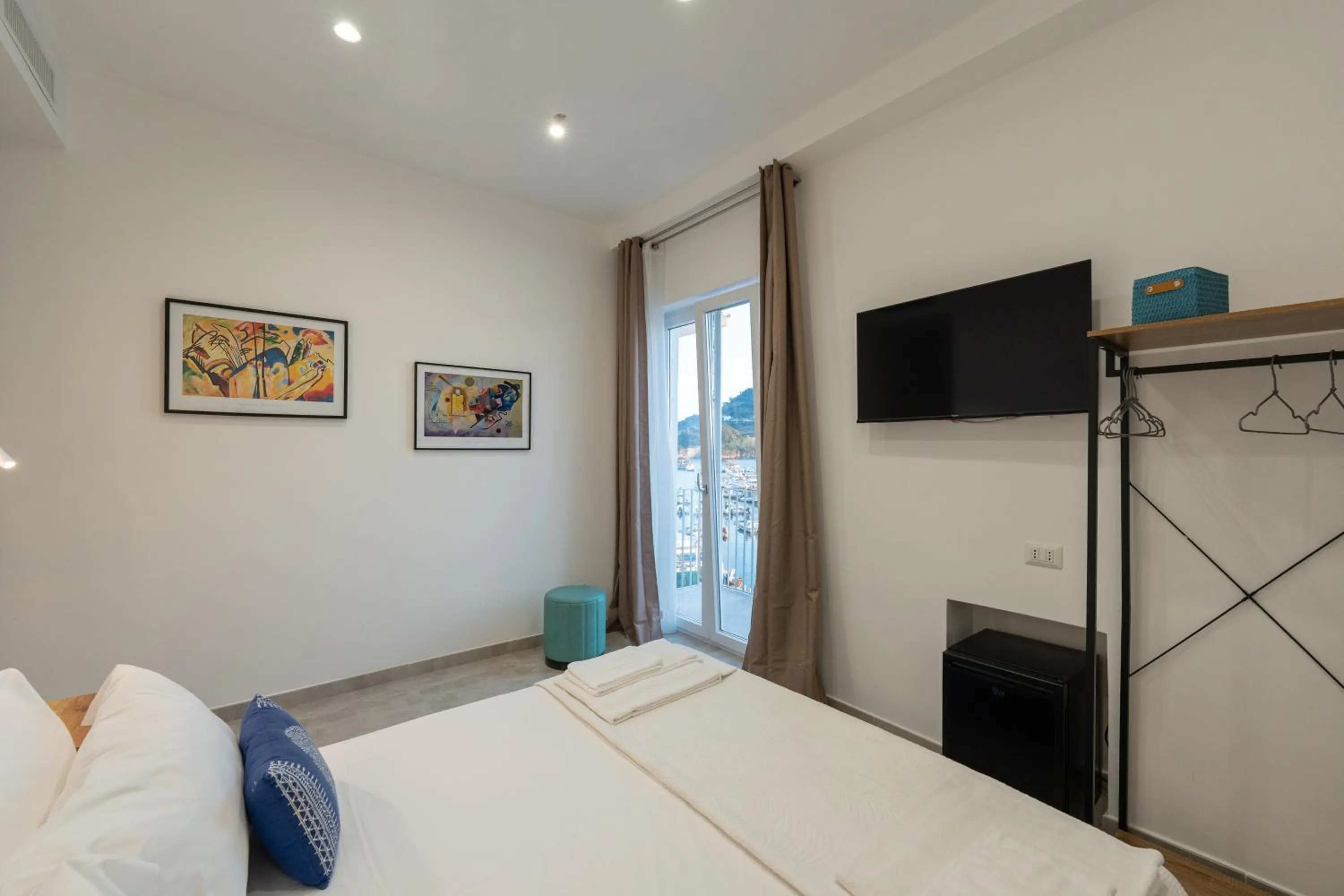 Bed in Baia Flegrea Meublè