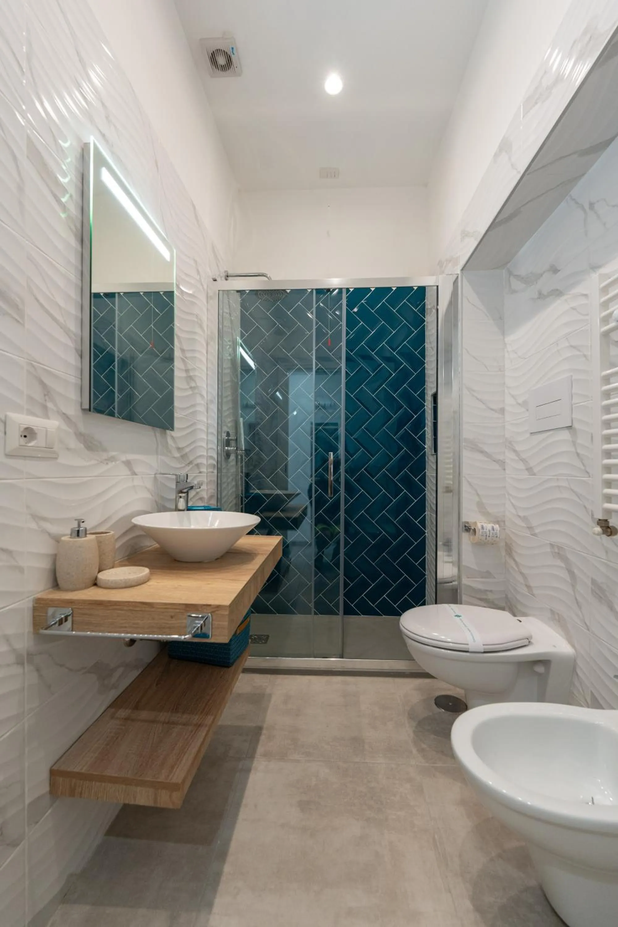 Shower in Baia Flegrea Meublè