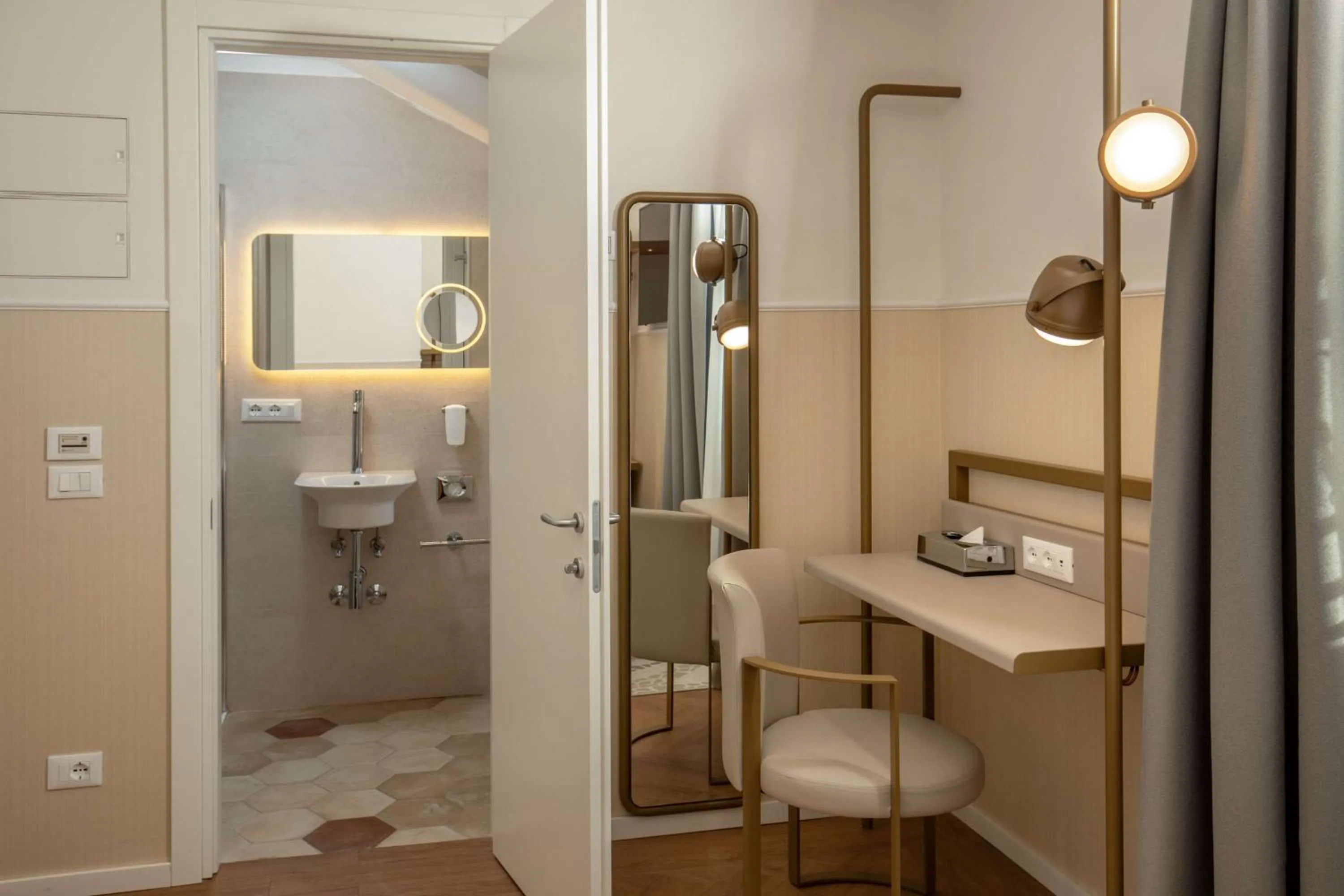 Photo of the whole room in Cosmopolita Hotel Rome, Tapestry Collection by Hilton