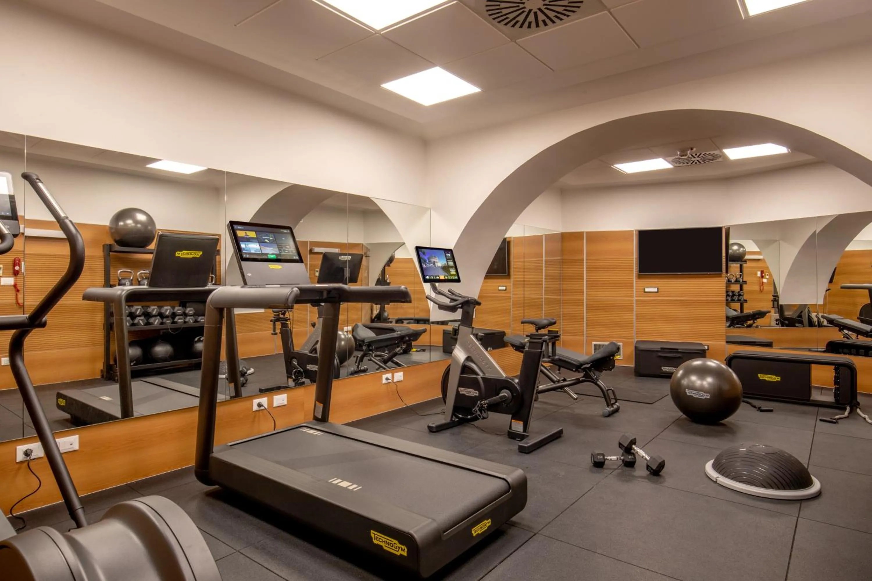 Fitness centre/facilities in Cosmopolita Hotel Rome, Tapestry Collection by Hilton