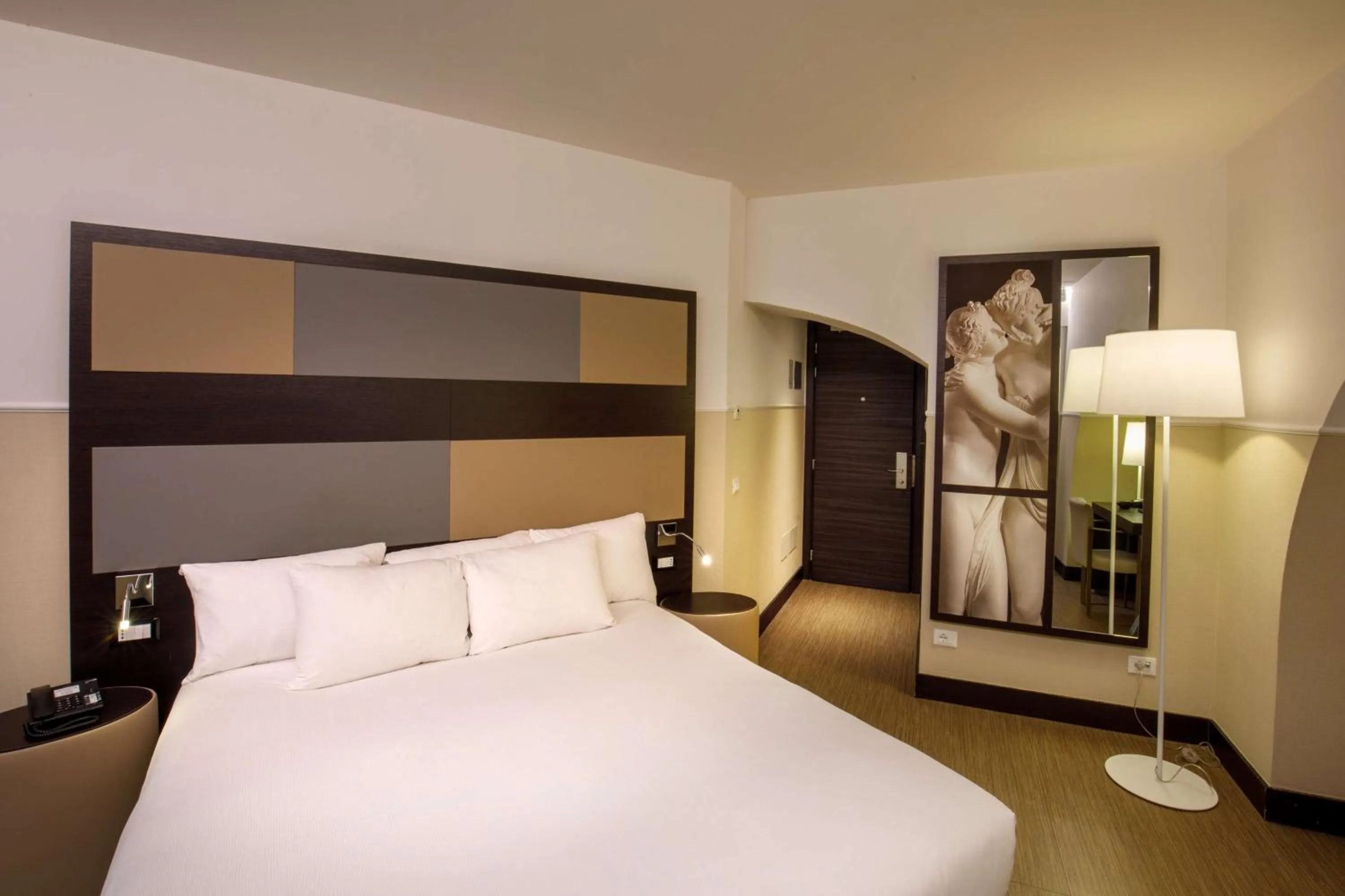 Bed in Cosmopolita Hotel Rome, Tapestry Collection by Hilton
