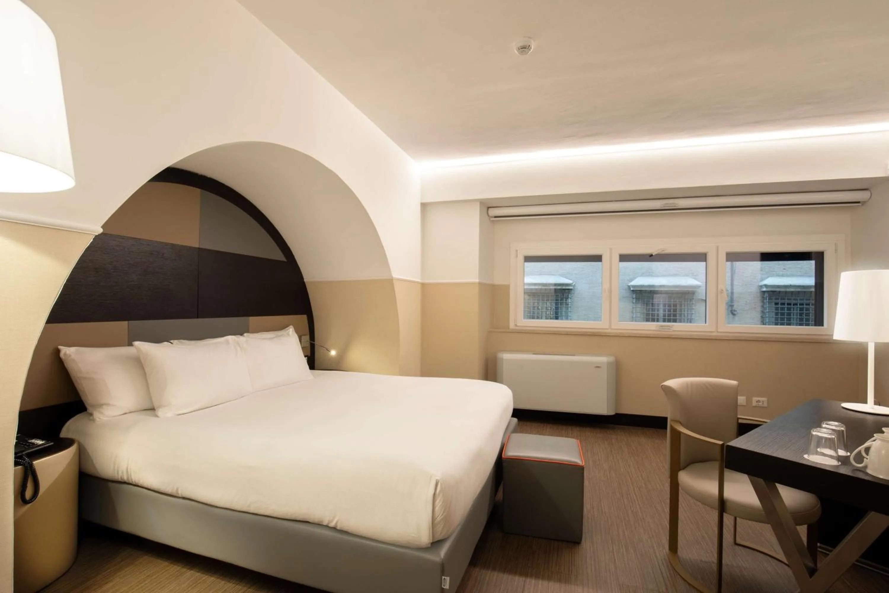 Bedroom, Bed in Cosmopolita Hotel Rome, Tapestry Collection by Hilton