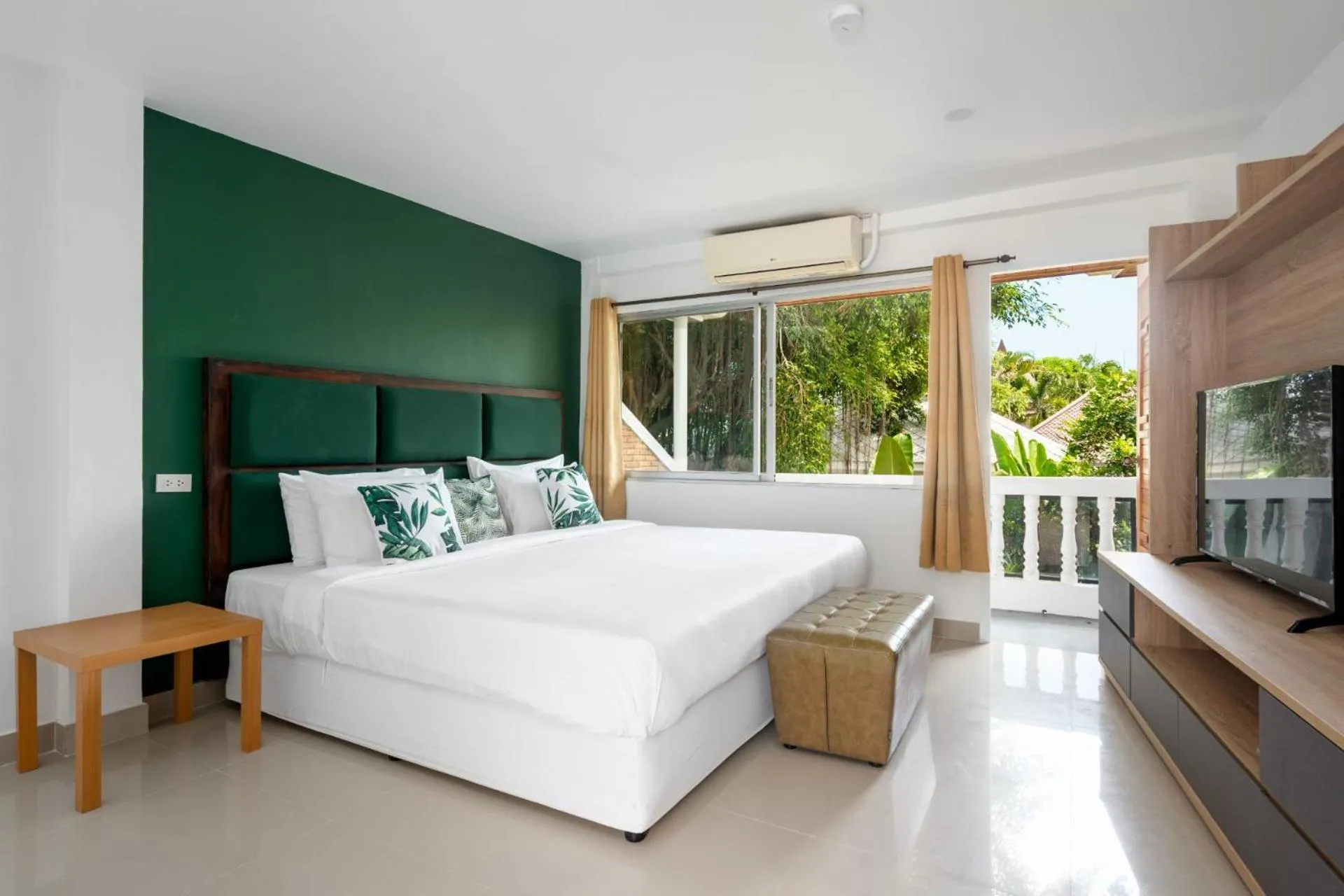 Photo of the whole room, Bed in 4U Resort Samui
