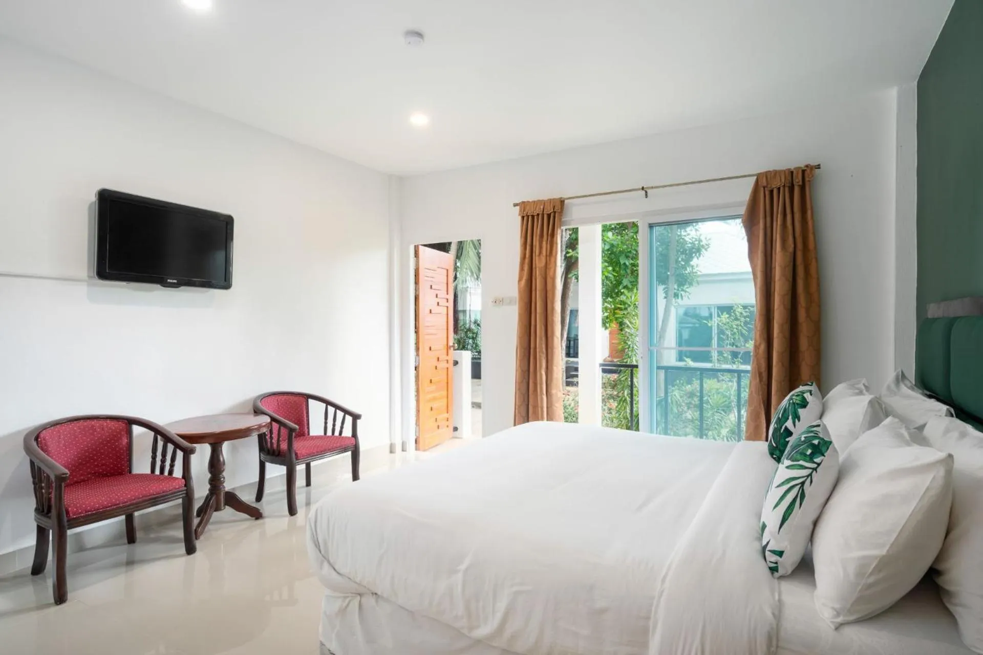 Photo of the whole room, Bed in 4U Resort Samui