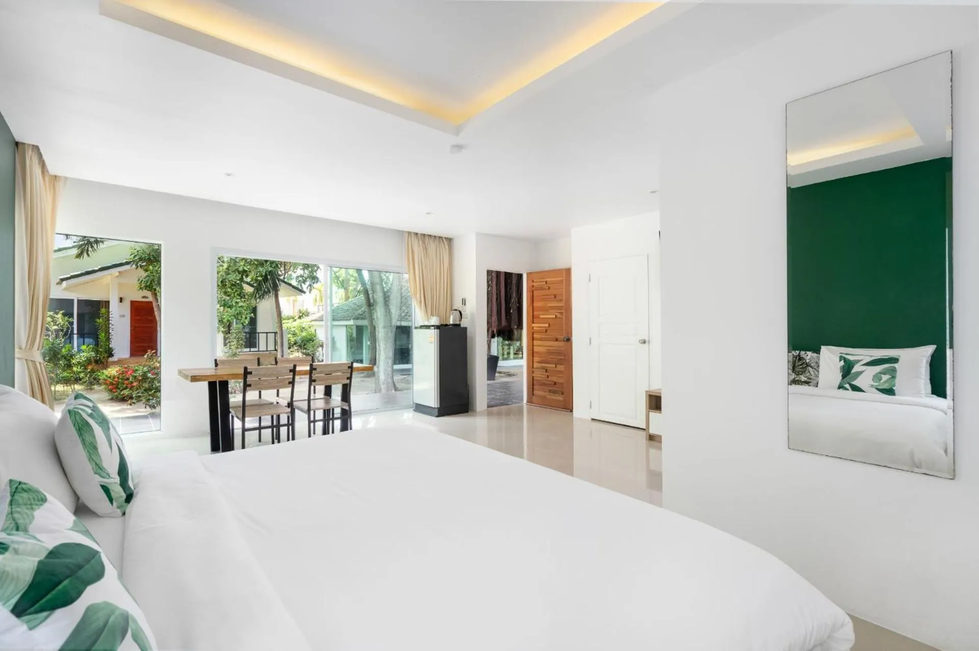Photo of the whole room, Bed in 4U Resort Samui