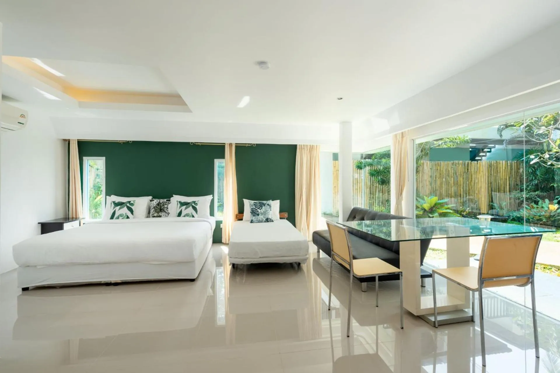 Photo of the whole room, Bed in 4U Resort Samui