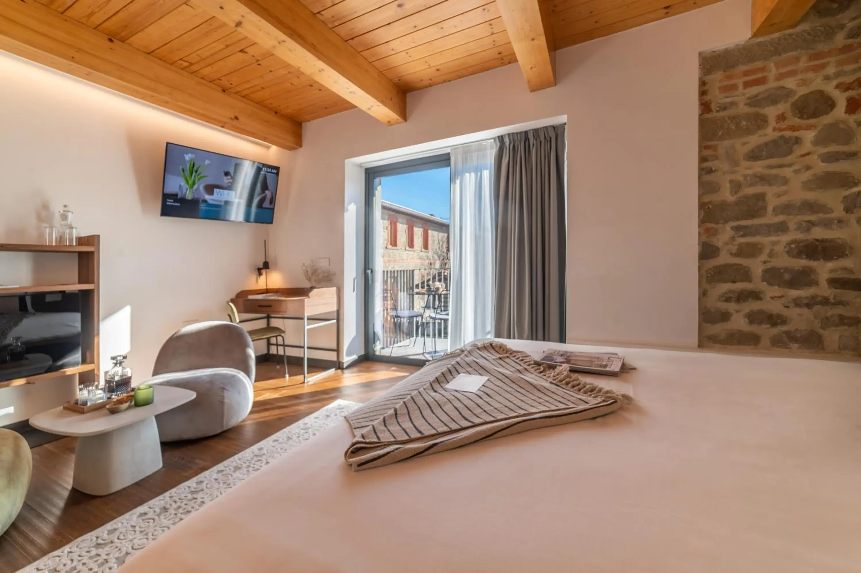 Deluxe King Room with Balcony - single occupancy in Via Roma 33 Tuscany Boutique Hotel & Spa - Adults Only Deluxe King Room with Balcony - single occupancy in Via Roma 33 Tuscany Boutique Hotel & Spa - Adults Only