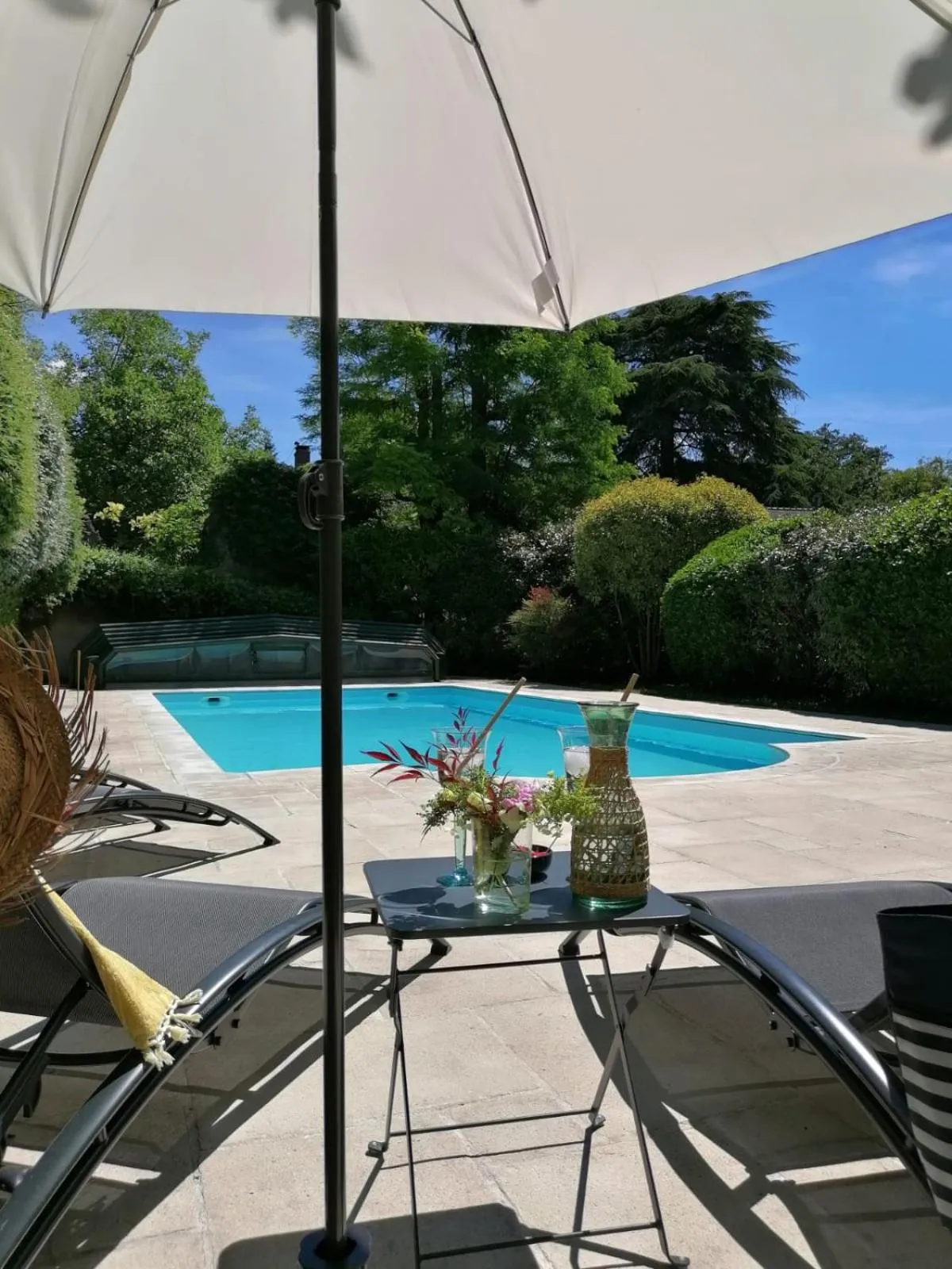 Pool view in Le moulin du Mesnil