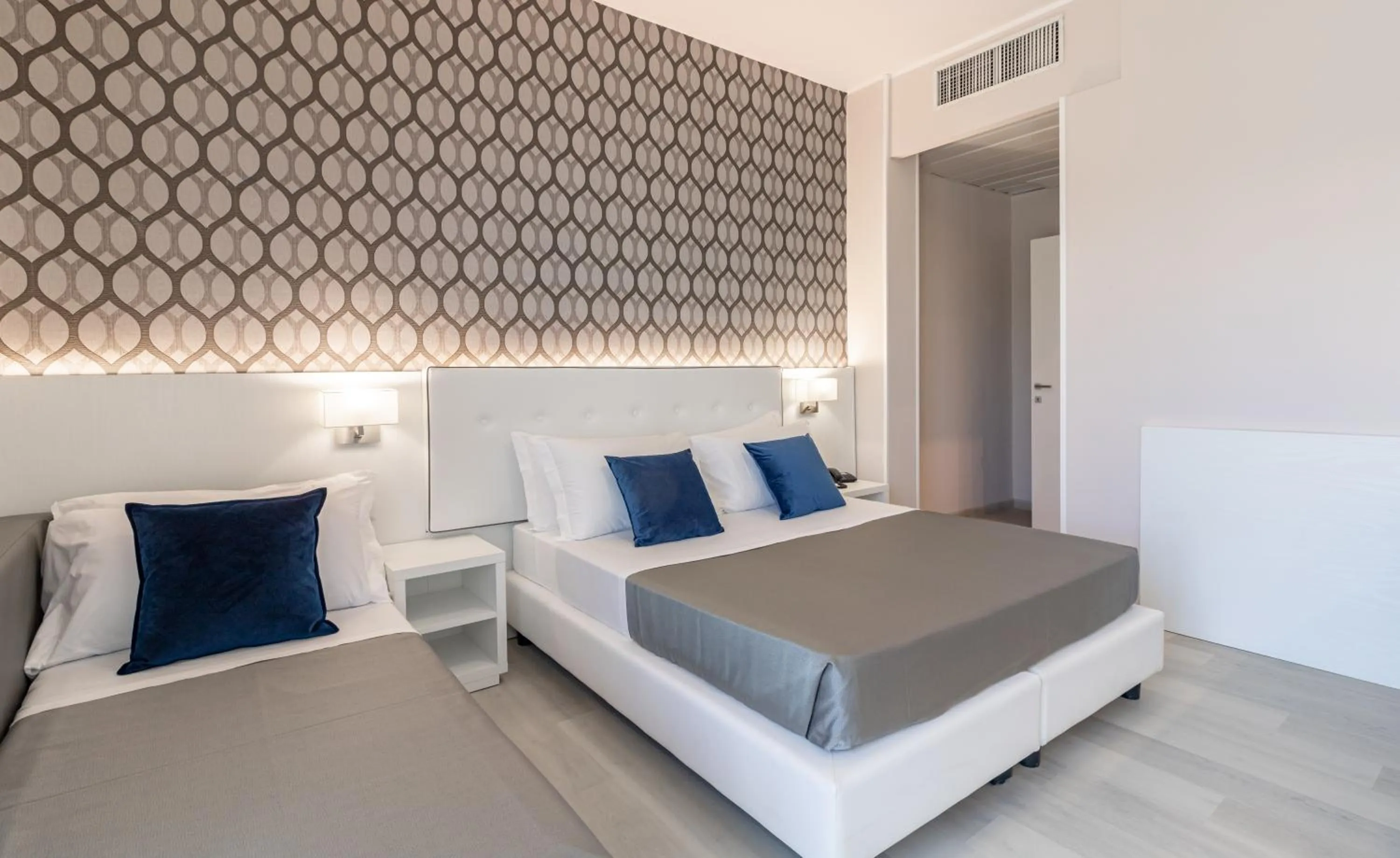 Photo of the whole room, Bed in Hotel Biancamano