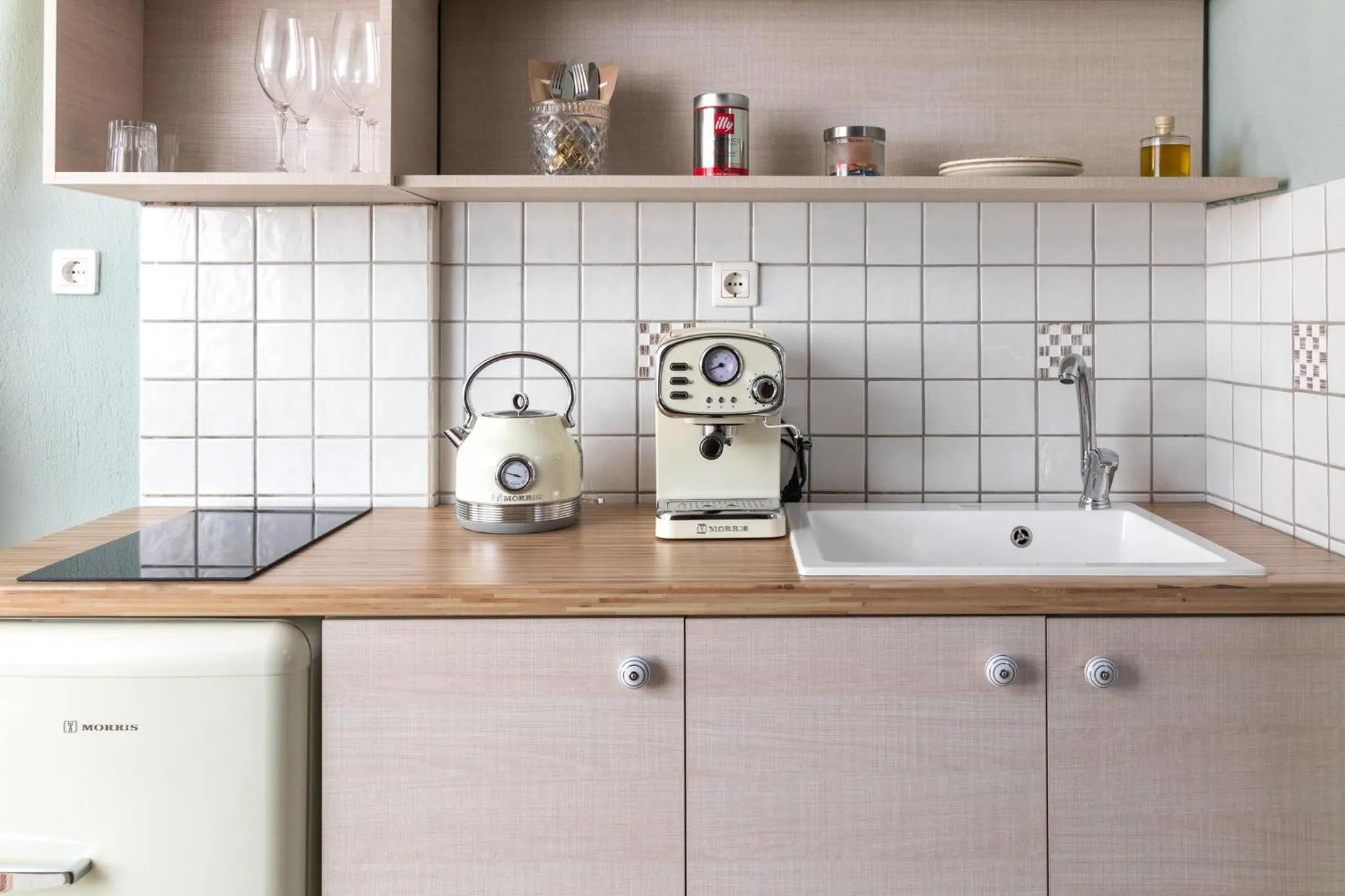 Kitchen or kitchenette in Arsas Suites