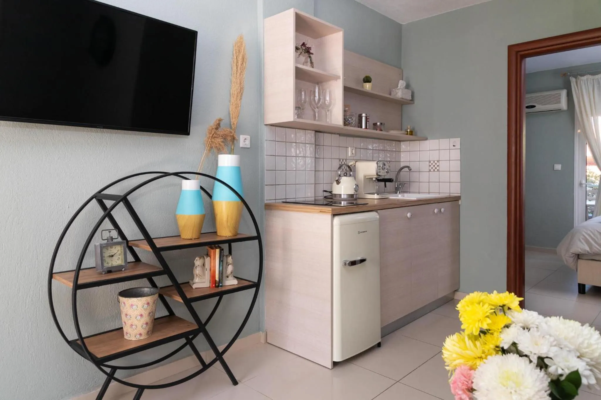 Kitchen or kitchenette in Arsas Suites