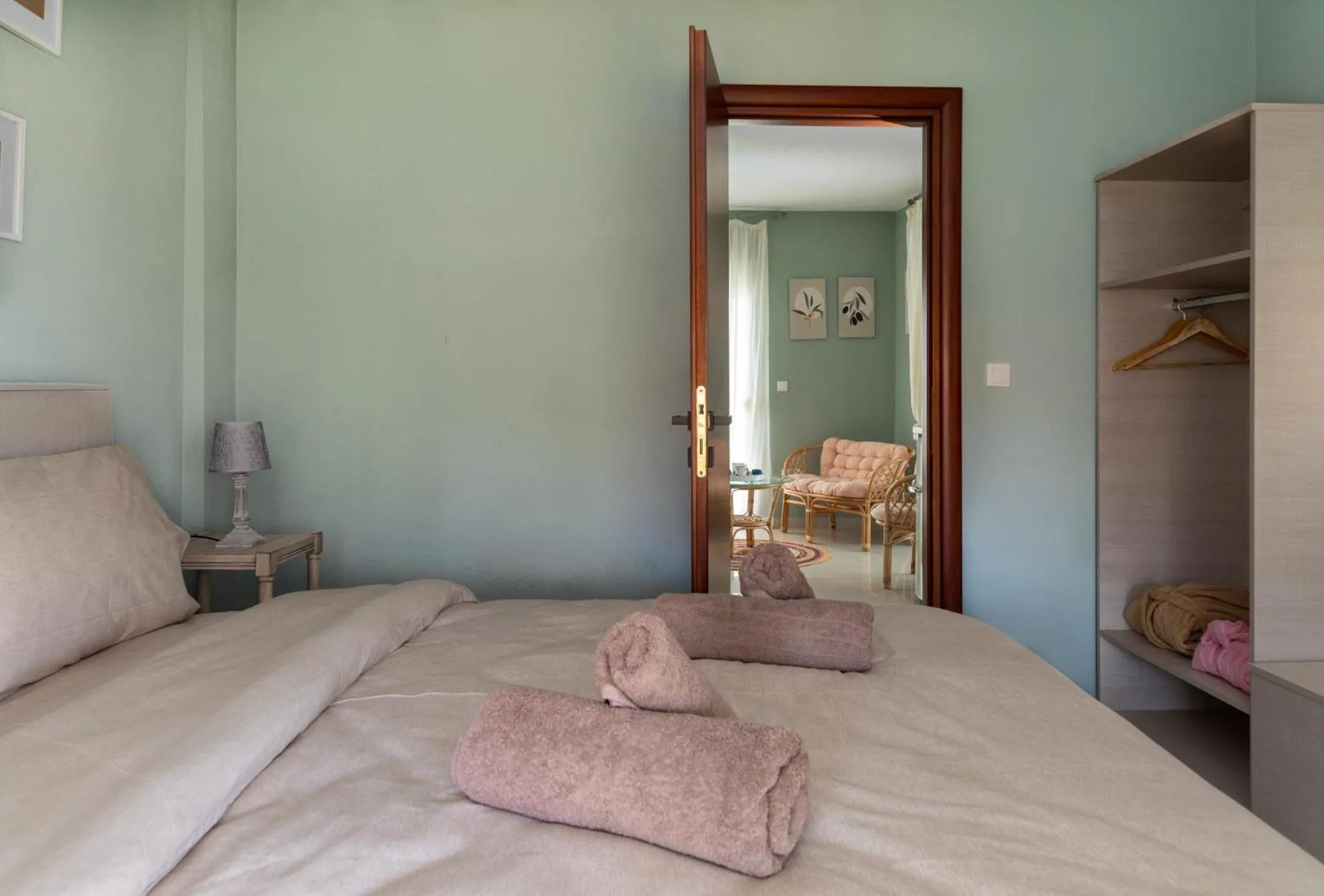 Photo of the whole room, Bed in Arsas Suites