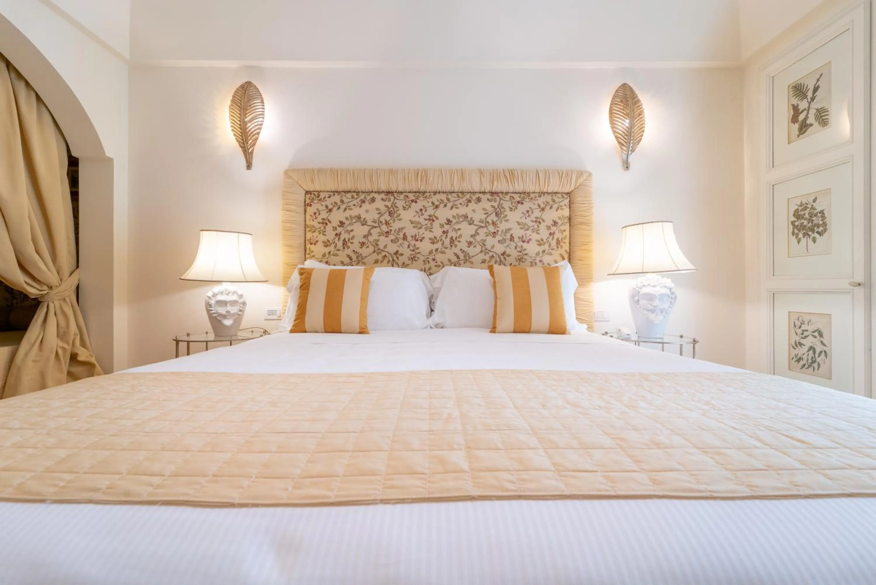 Bed in Relais Villa San Martino