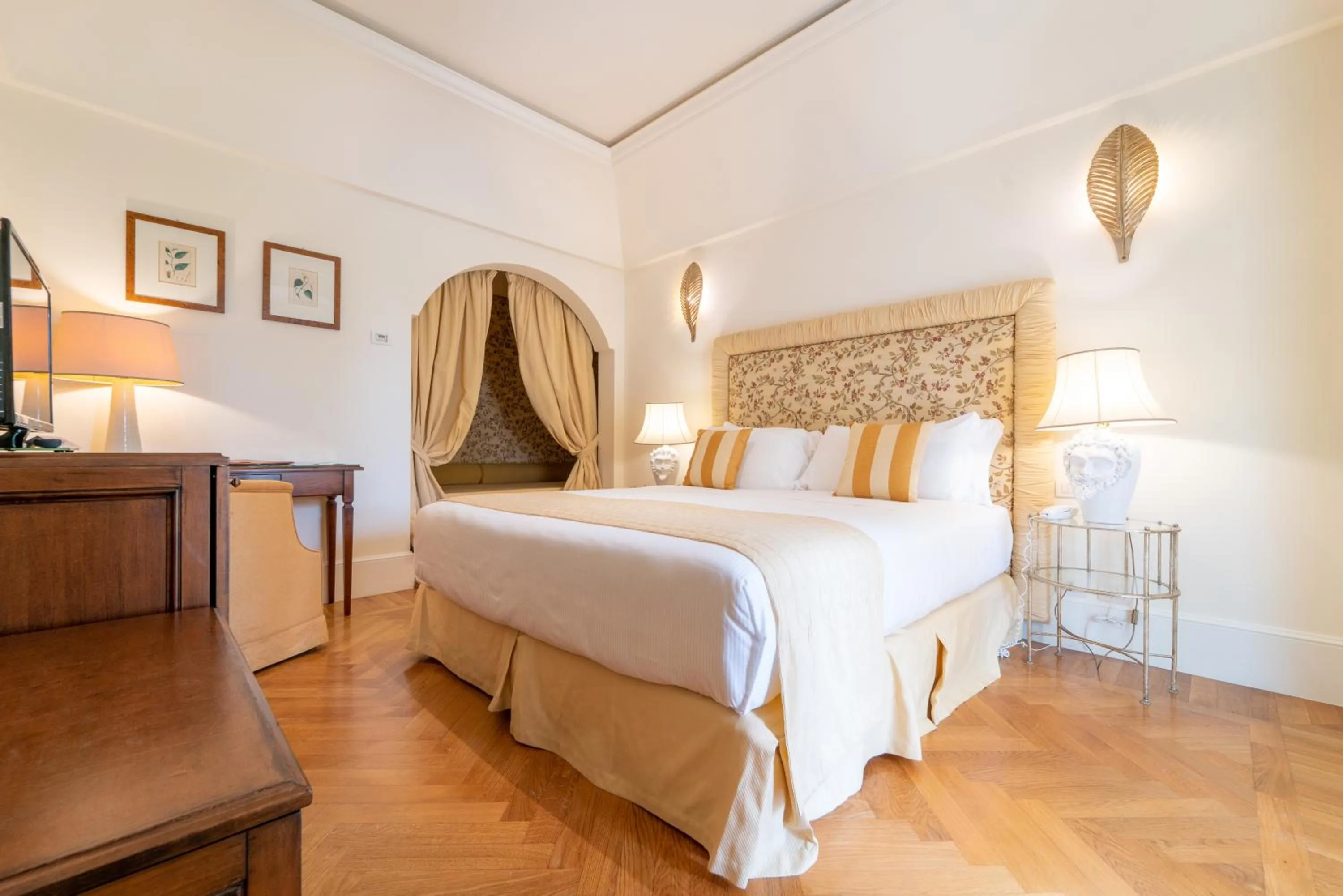 Bed in Relais Villa San Martino