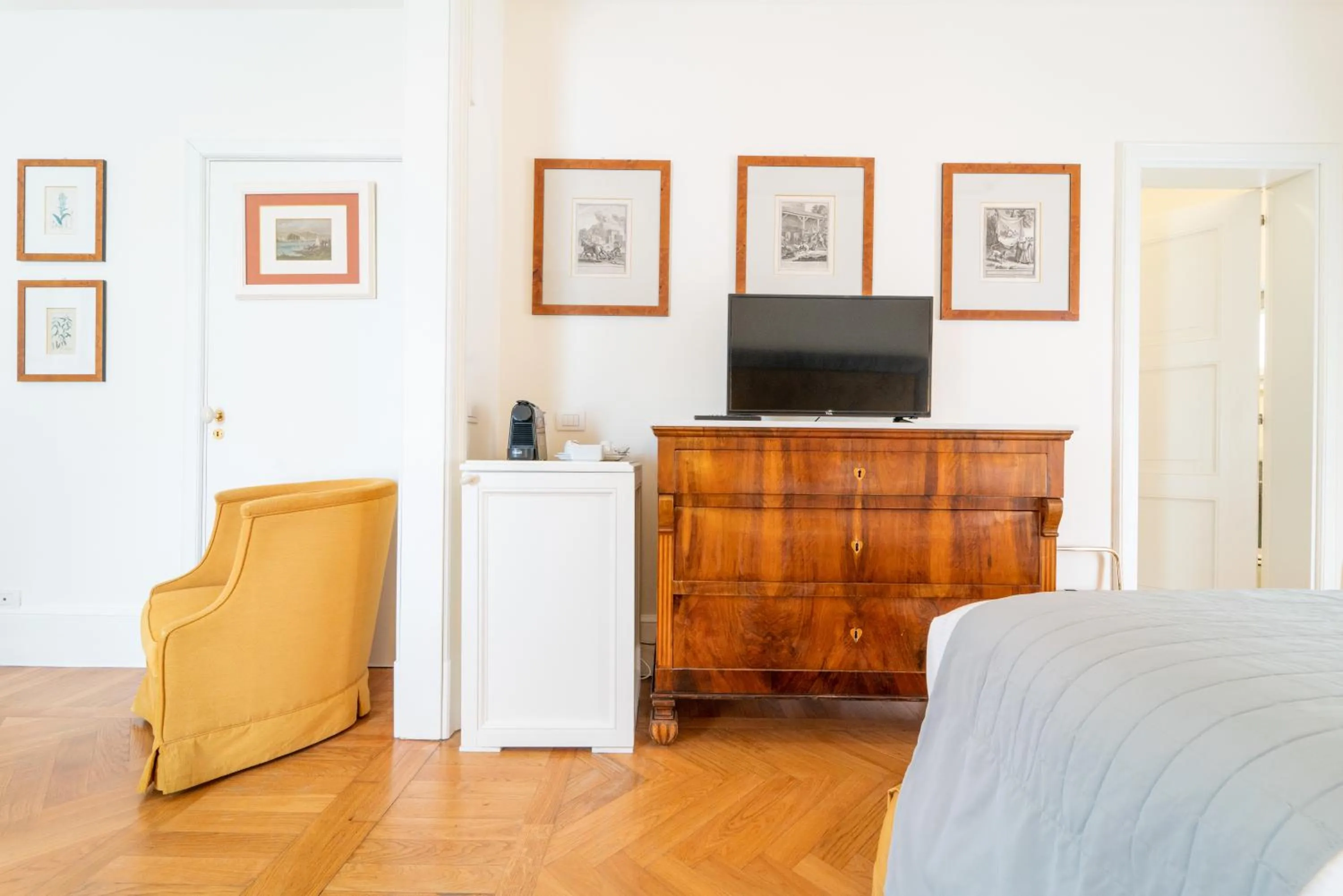 TV and multimedia in Relais Villa San Martino