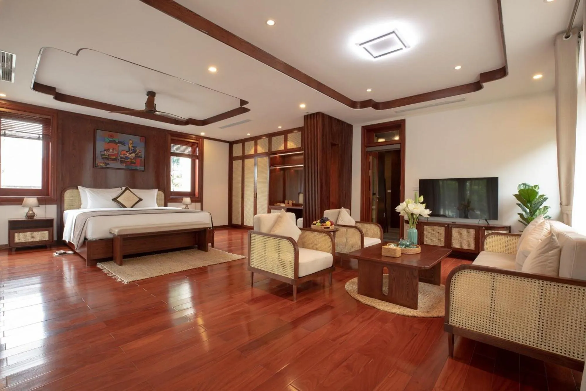 Communal lounge/ TV room in Senna Wellness Retreat