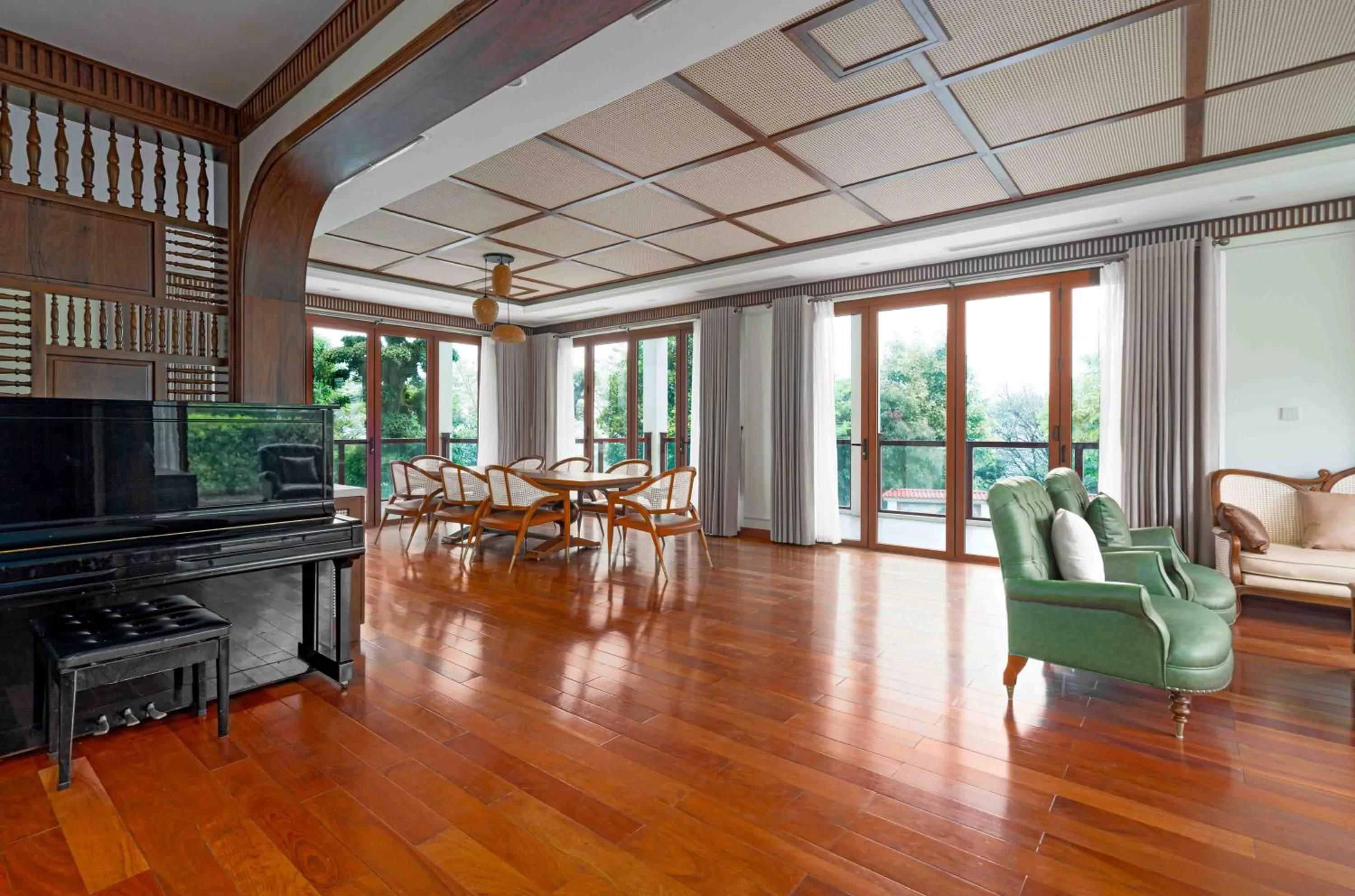 TV and multimedia in Senna Wellness Retreat