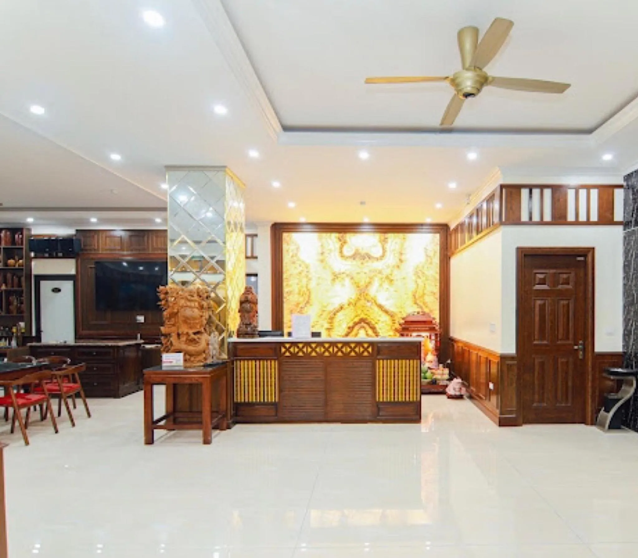 Lobby or reception in Ruby Halong 6 Hotel