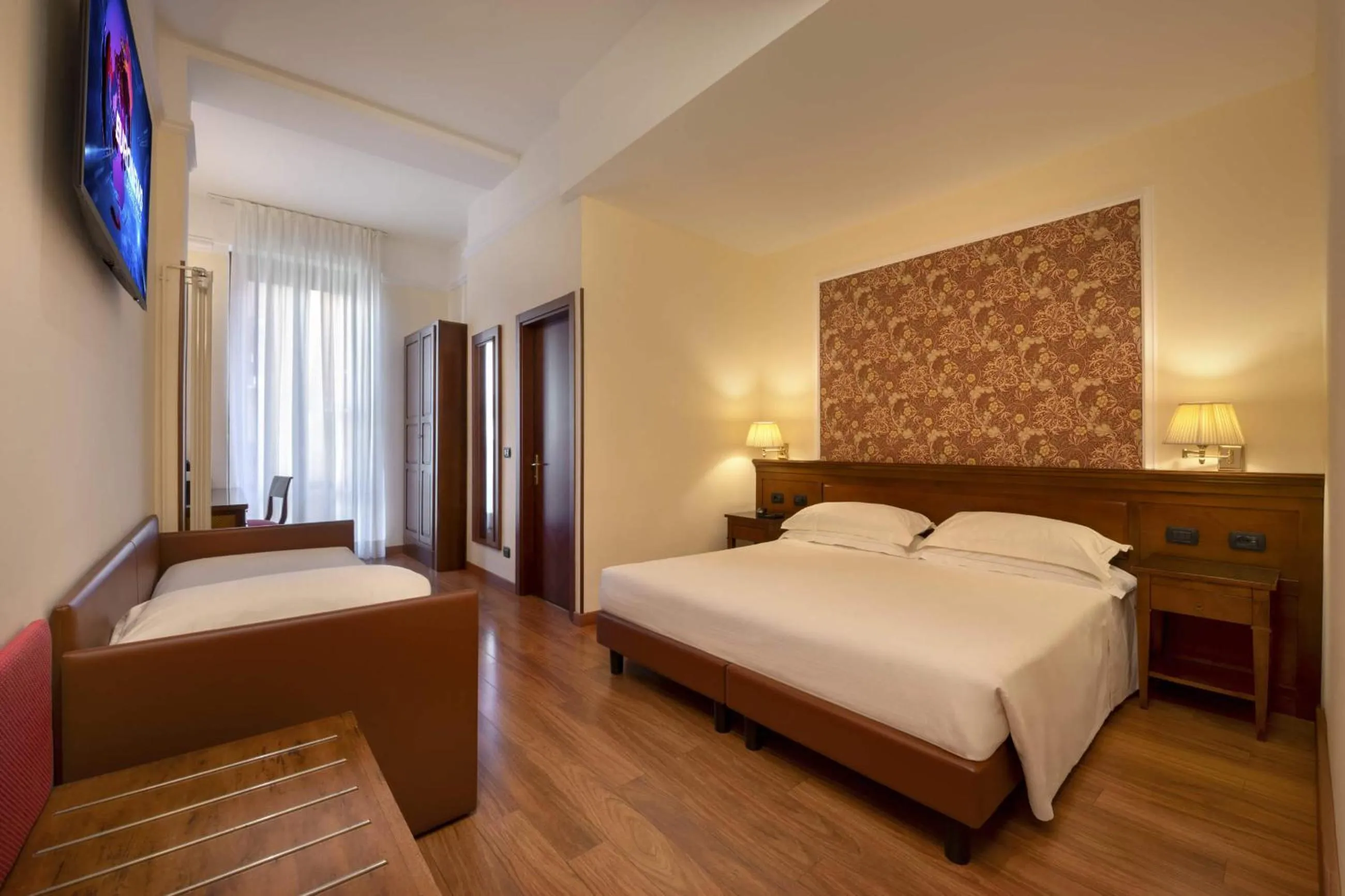 Bedroom, Bed in Lancaster Hotel