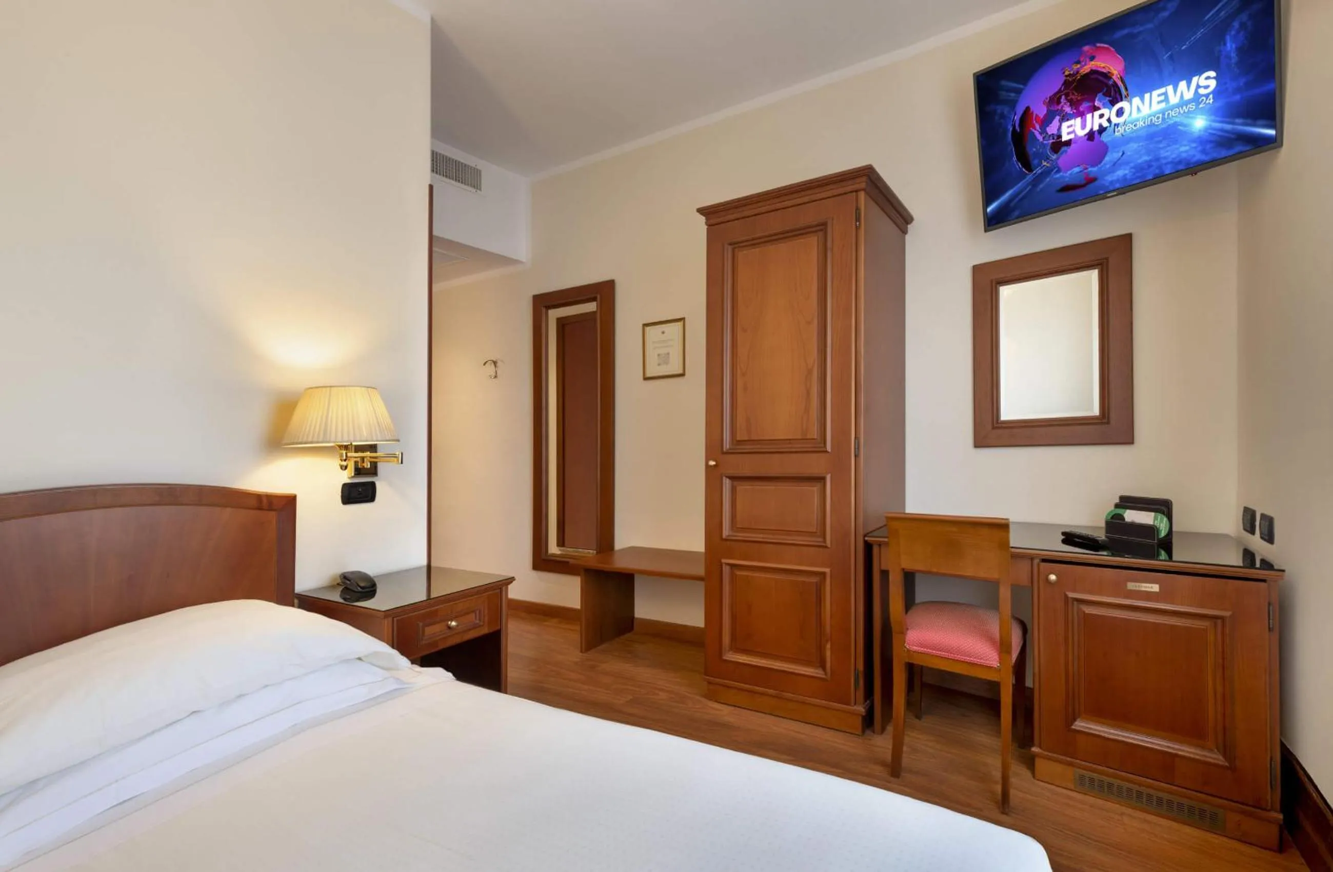 Bedroom, Bed in Lancaster Hotel