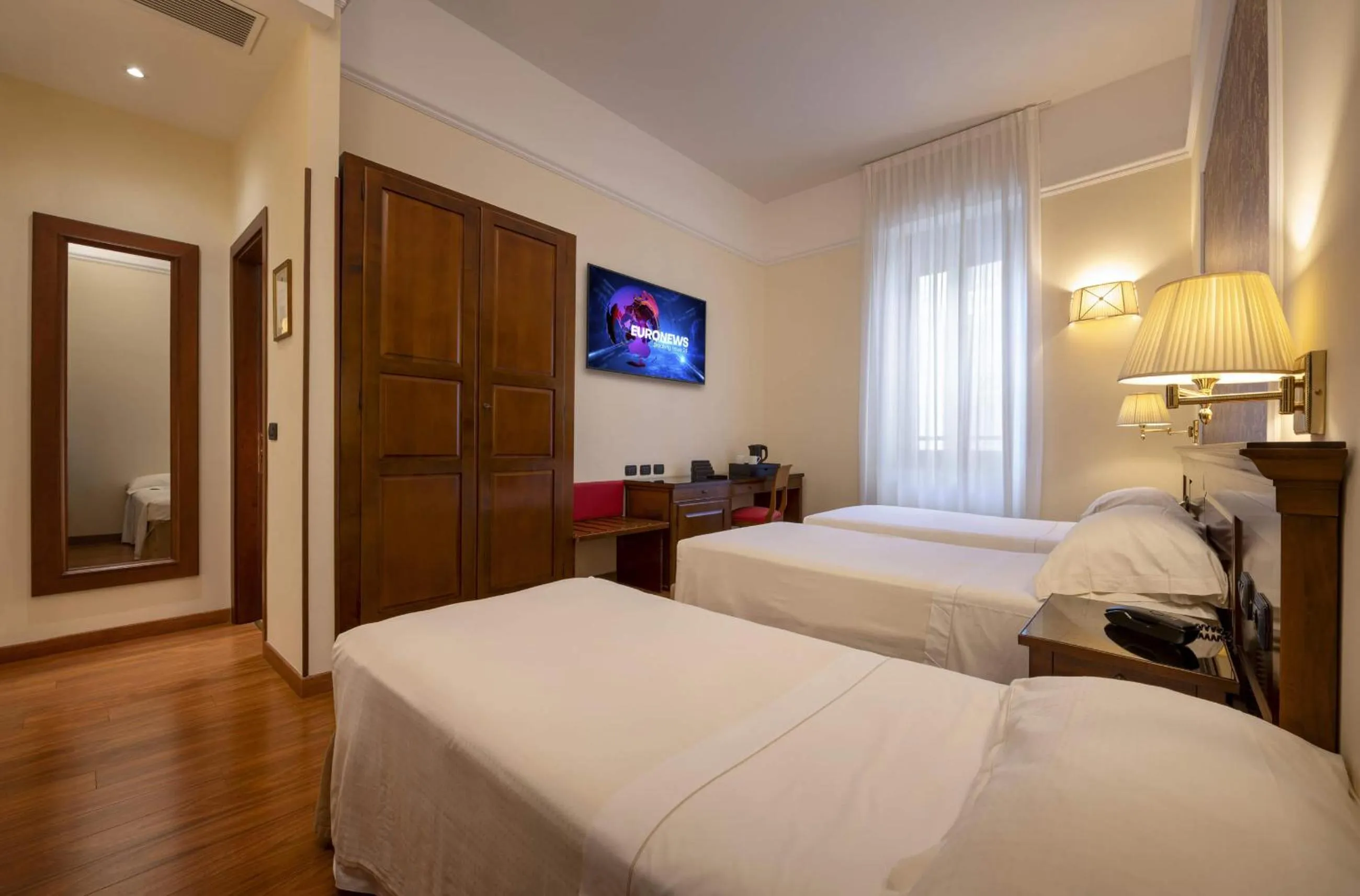 Bedroom, Bed in Lancaster Hotel