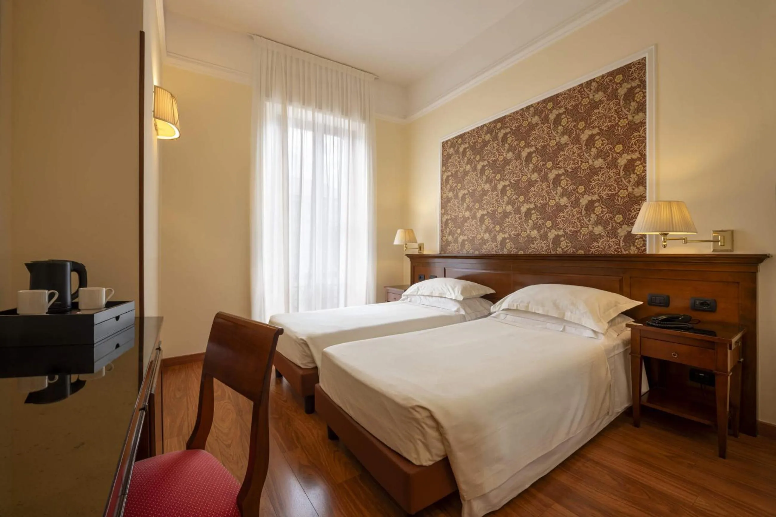 Bedroom, Bed in Lancaster Hotel