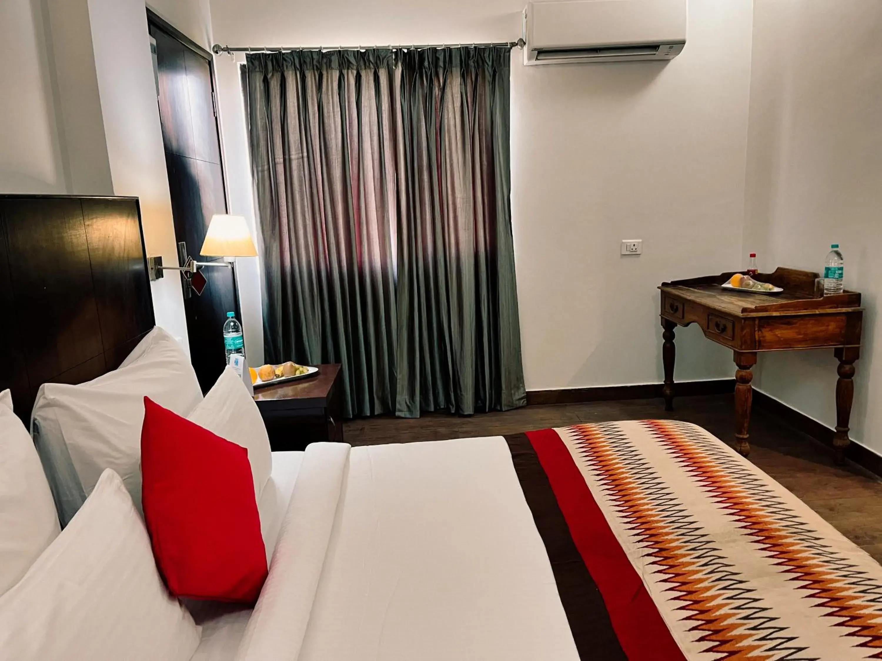 Bedroom, Bed in The Orion Express Bedroom, Bed in The Orion Express