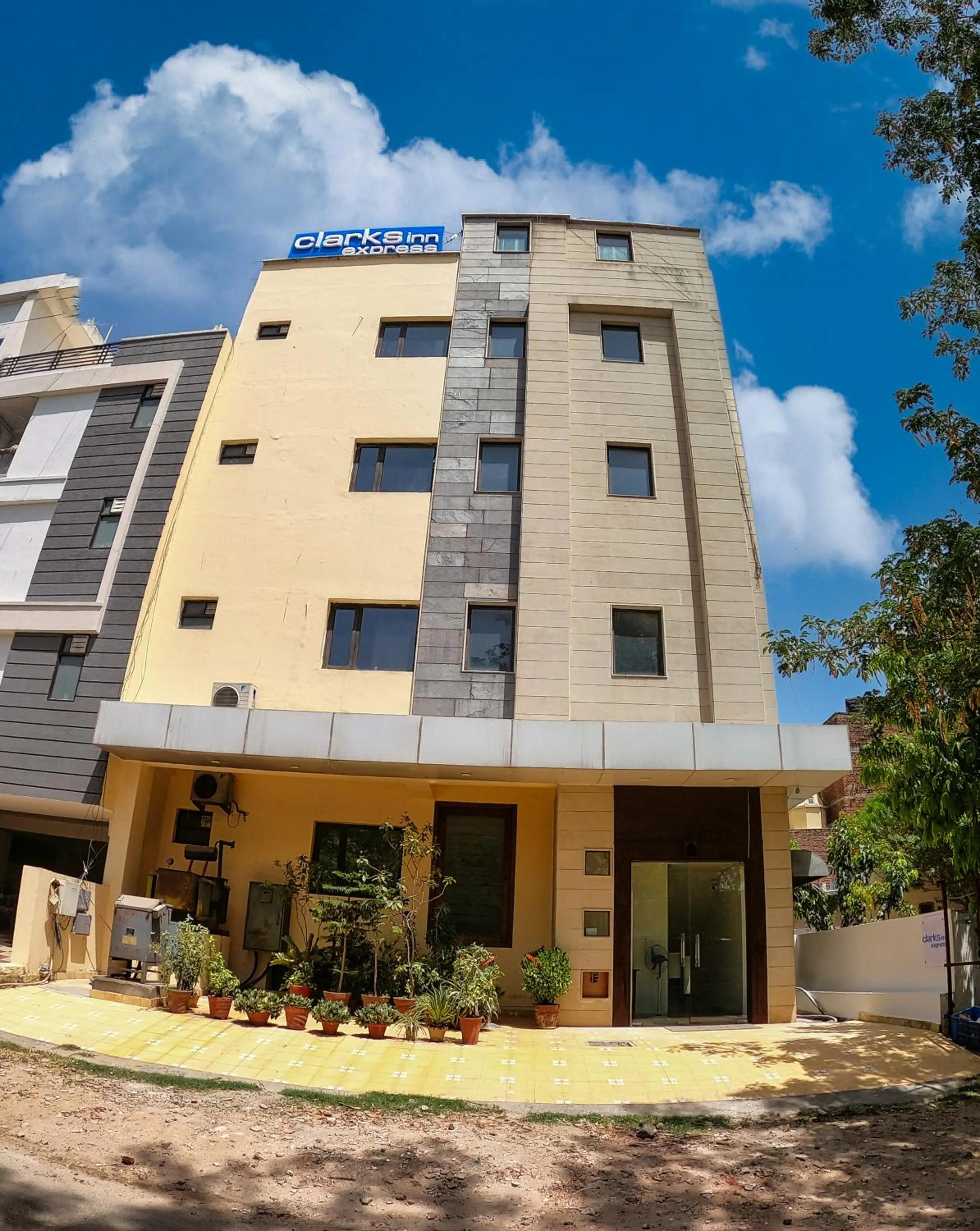 Facade/entrance in The Orion Express