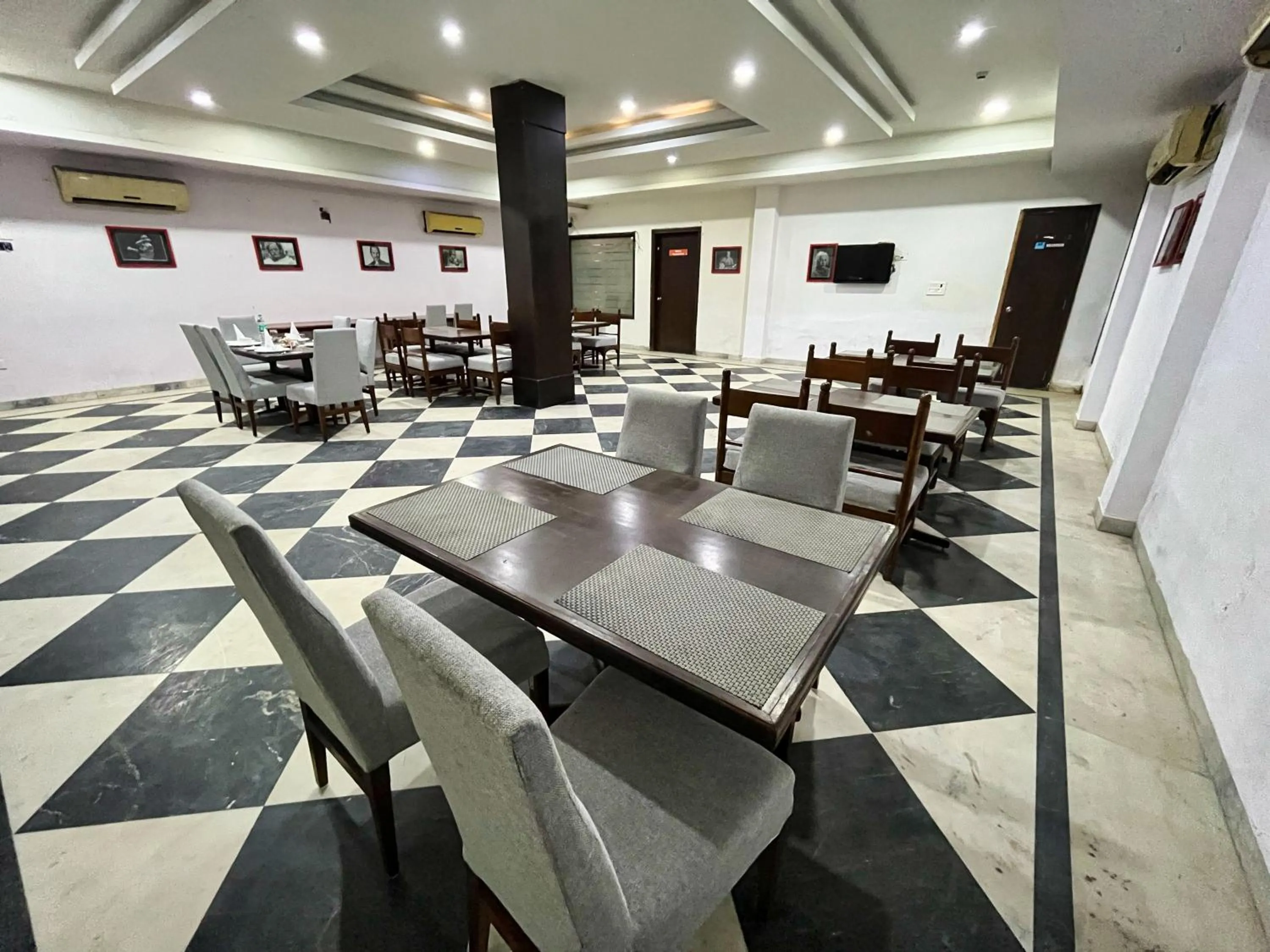 Restaurant/places to eat in The Orion Express