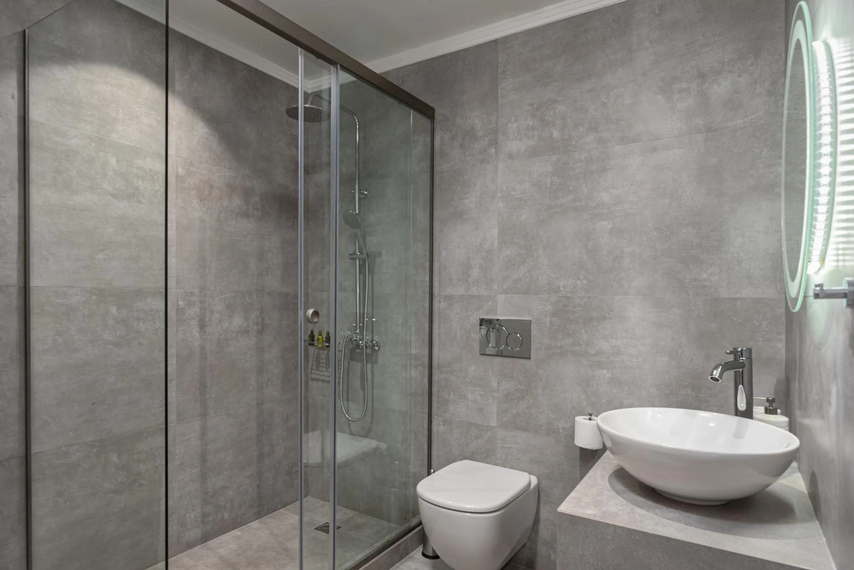 Bathroom in Athenian Spirit