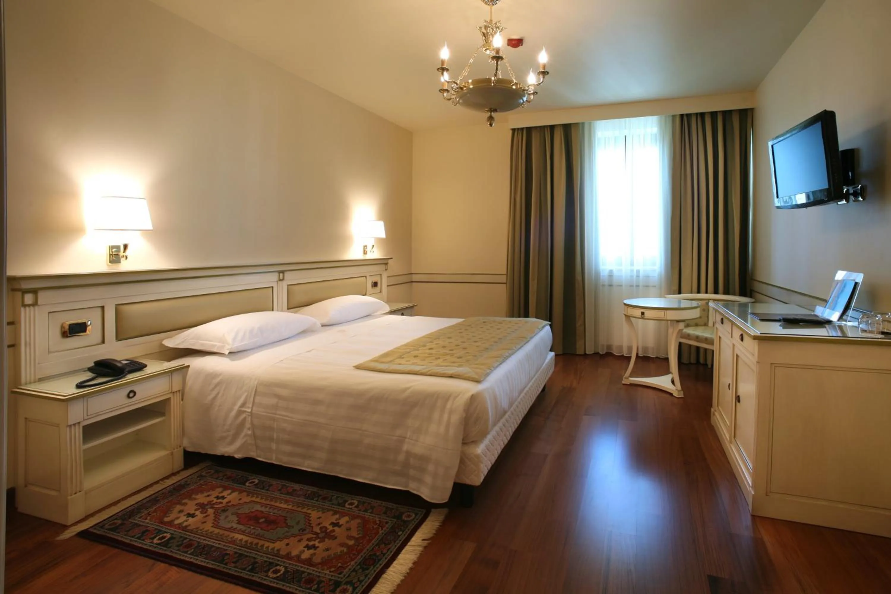 Bedroom, Bed in Villa Quaranta Tommasi Wine Hotel & SPA