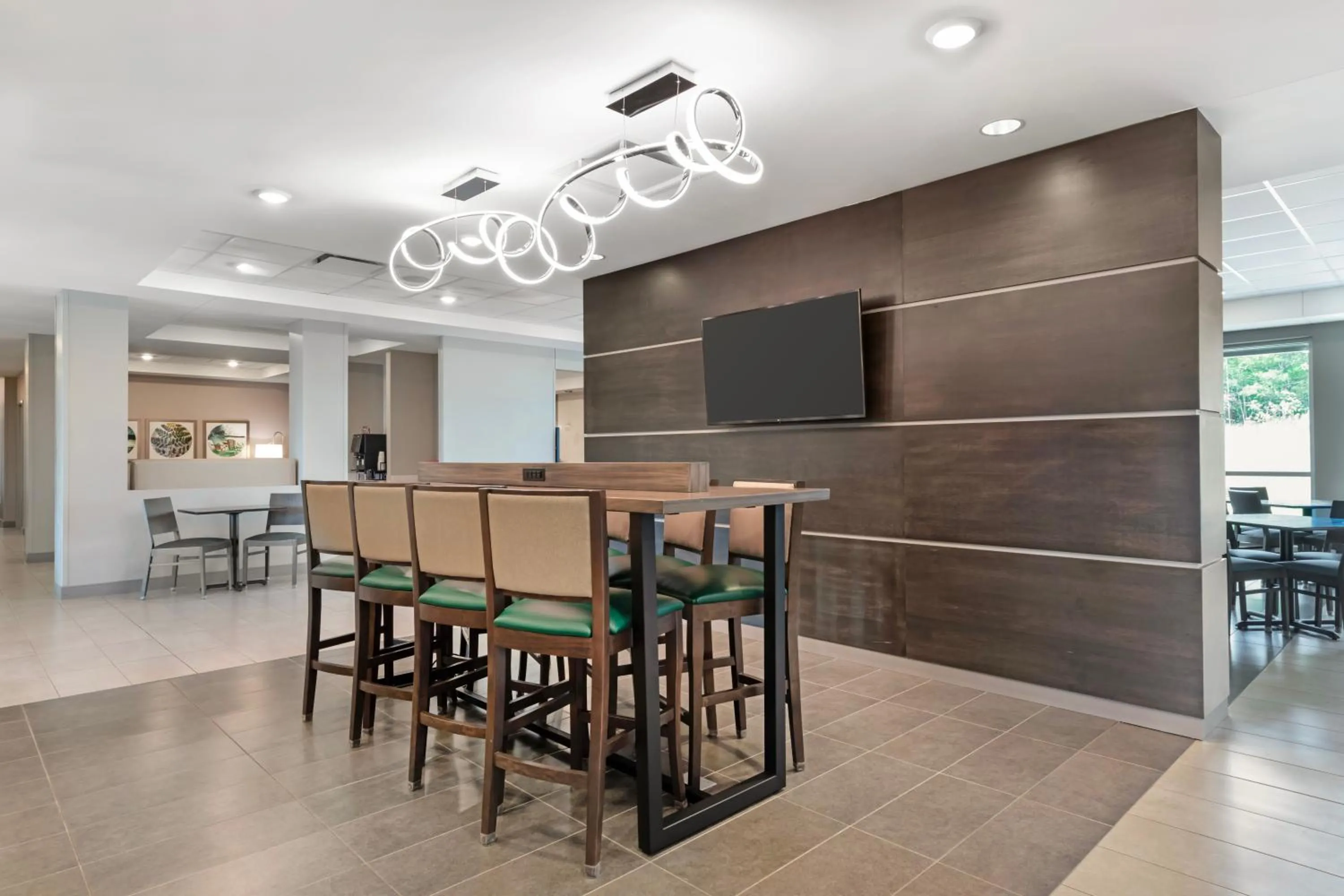 Dining area in Best Western Plus Grand Rapids MN