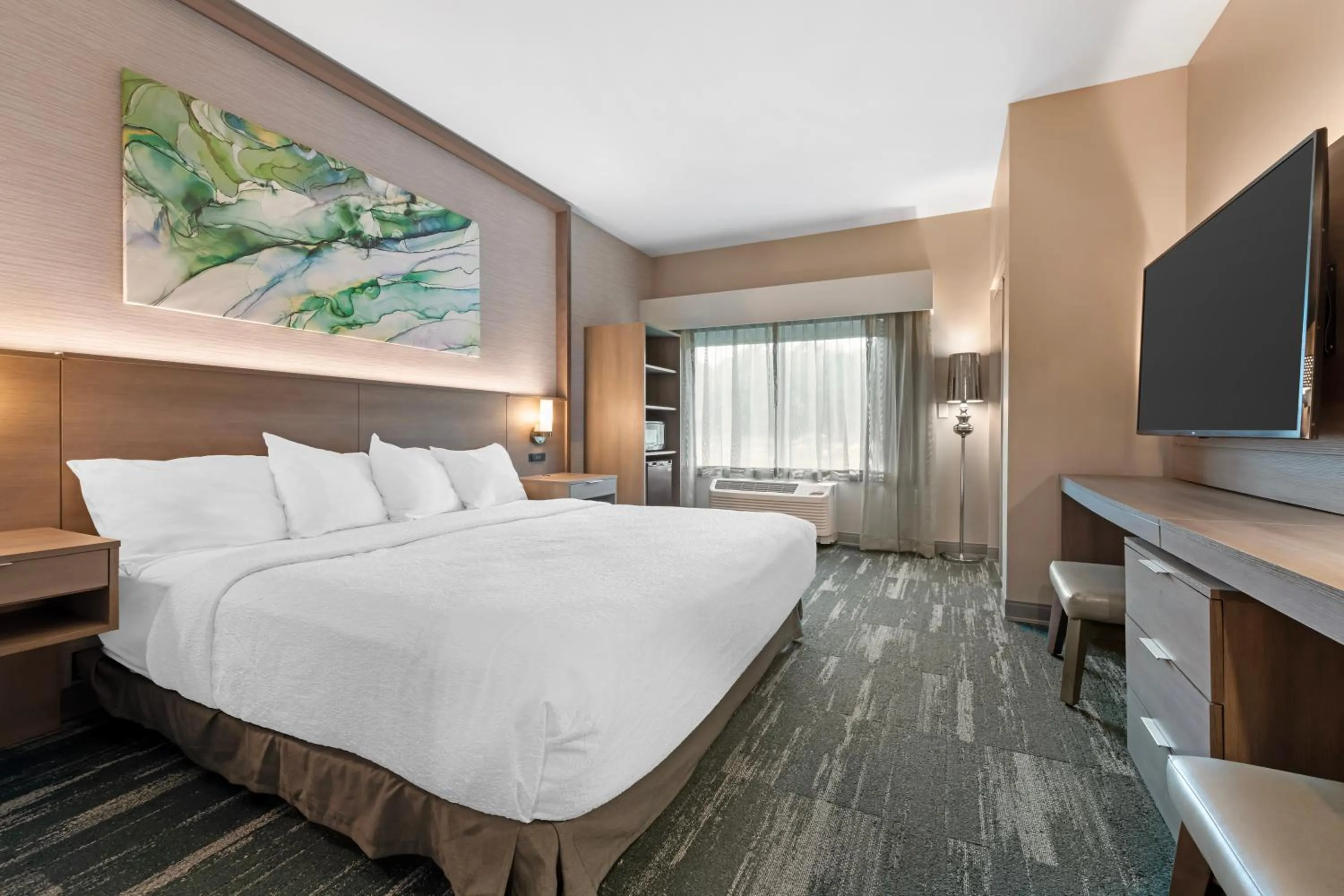 Photo of the whole room, Bed in Best Western Plus Grand Rapids MN