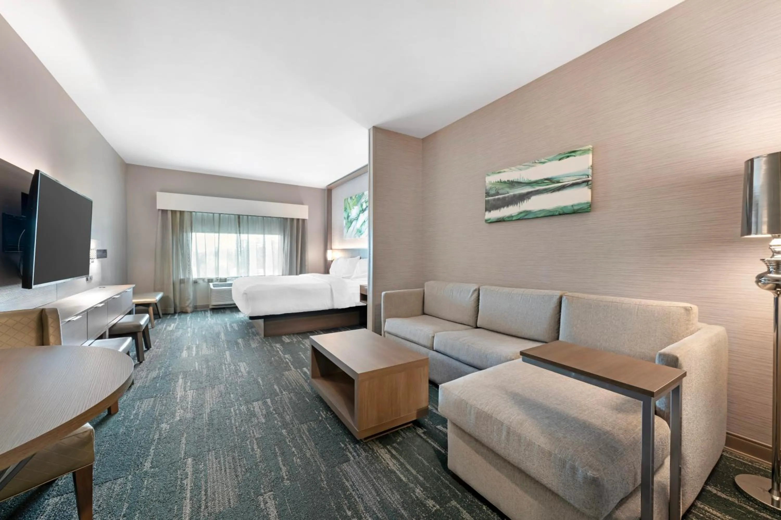 Photo of the whole room, Bed in Best Western Plus Grand Rapids MN