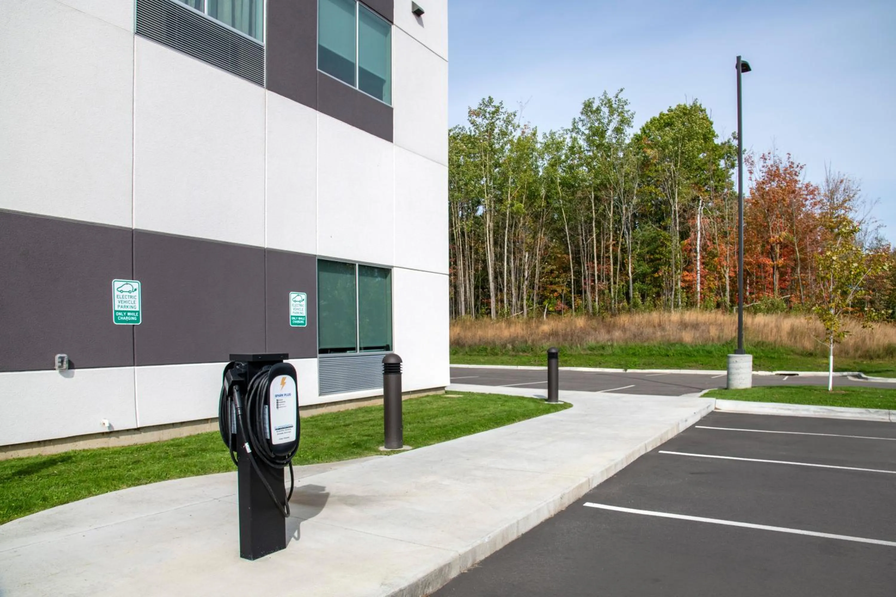 Parking in Best Western Plus Grand Rapids MN